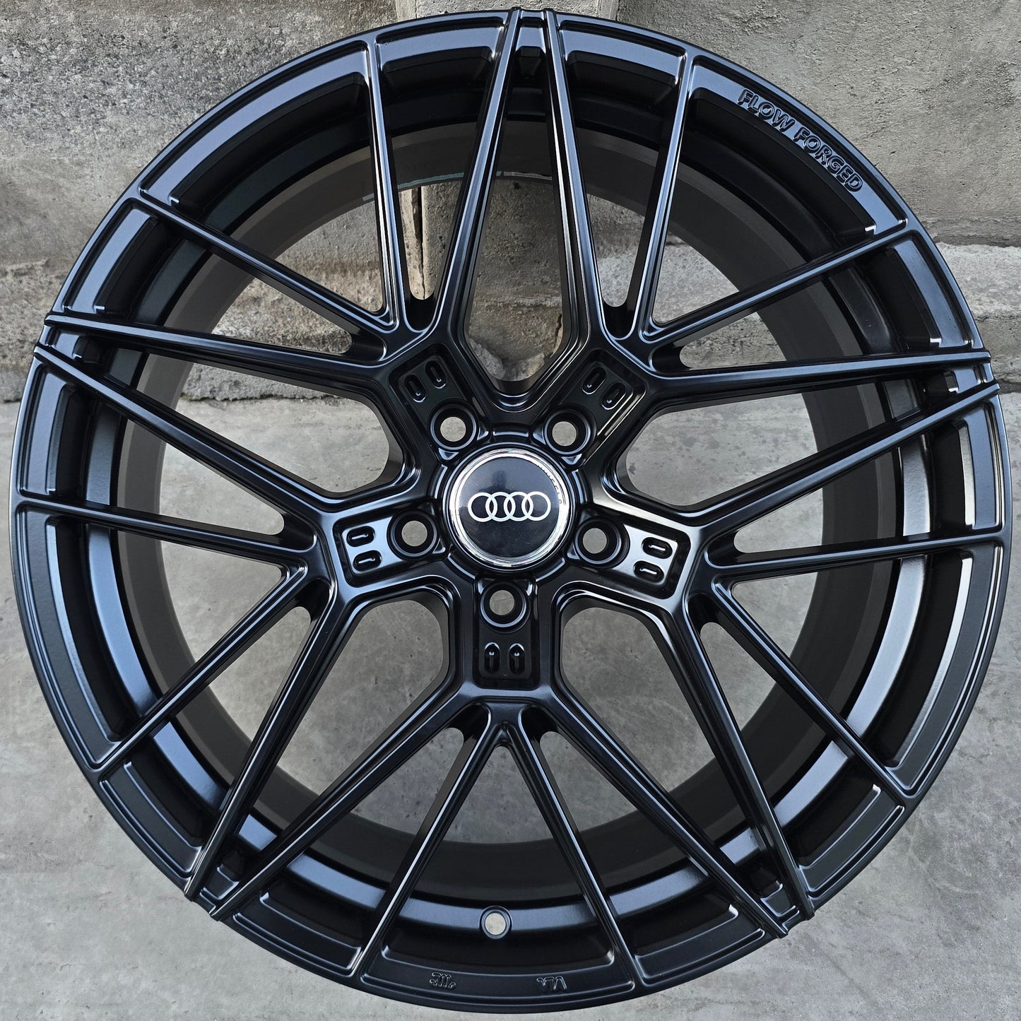 SET DE 4 LLANTAS AUDI * COLOR Negro. Aro 19 - 5x112. (VLF35)