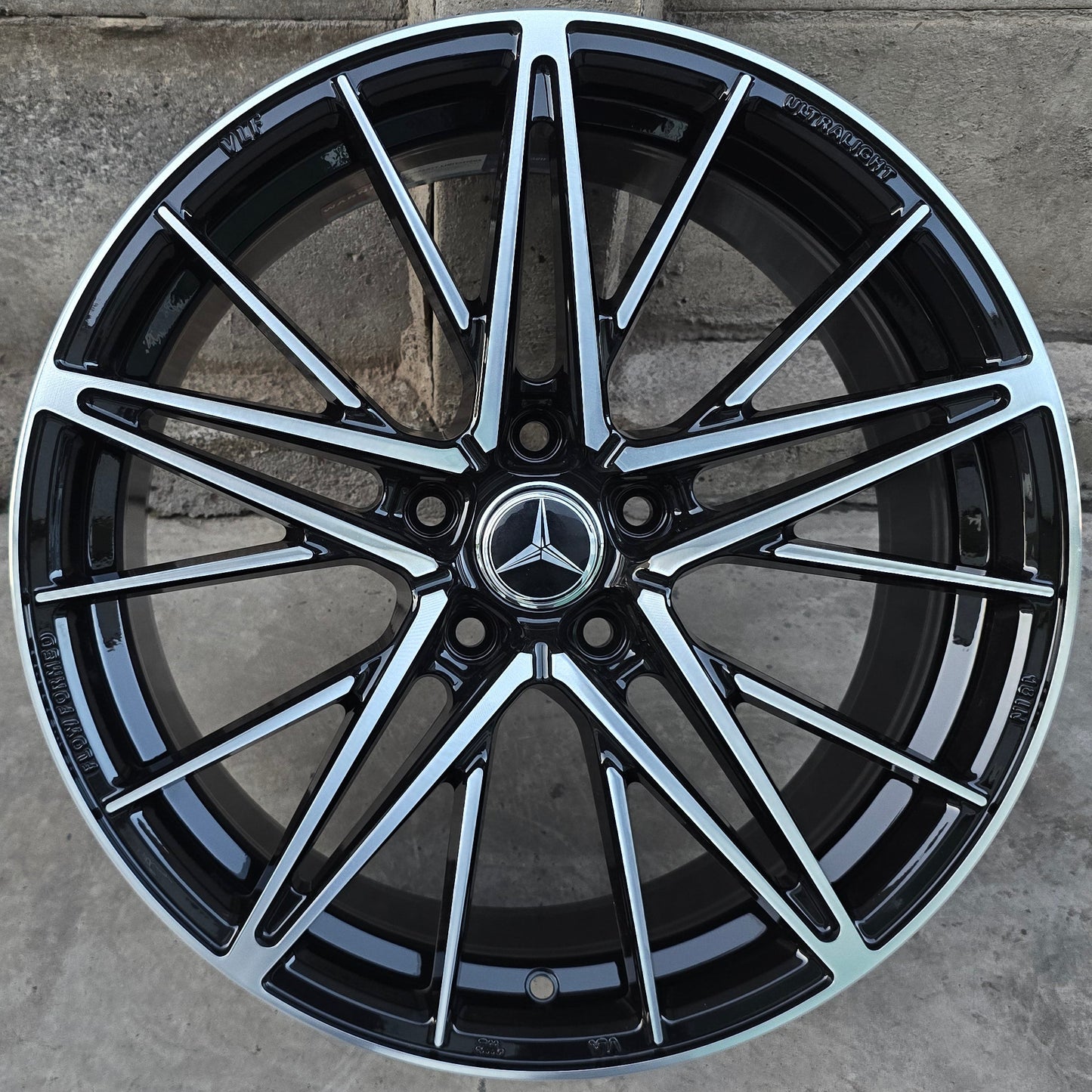 SET DE 4 LLANTAS MERCEDES *. Aro 18 - 5x112. Color Cromado Fondo Negro. (VLF17)