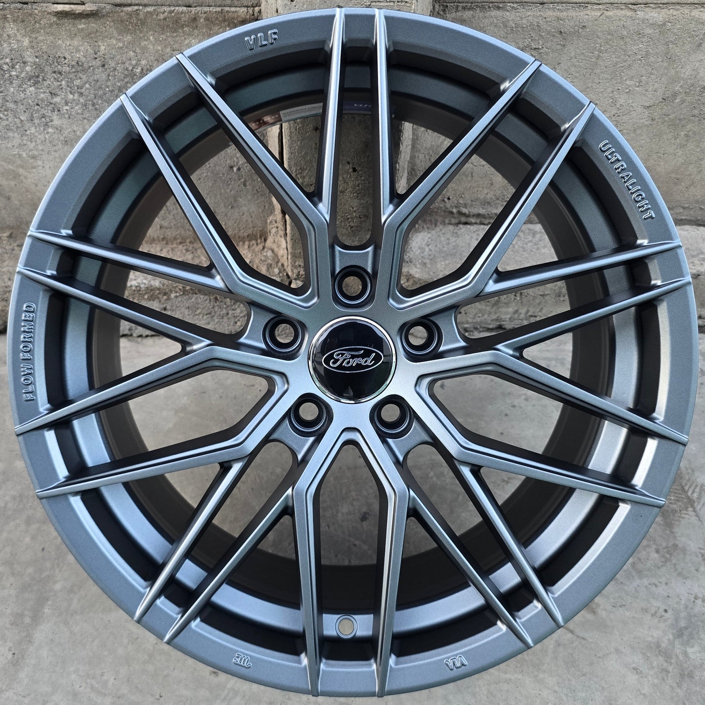 SET DE 4 LLANTAS FORD *. Aro 17- 5x108. COLOR Grafito. (VLF06)