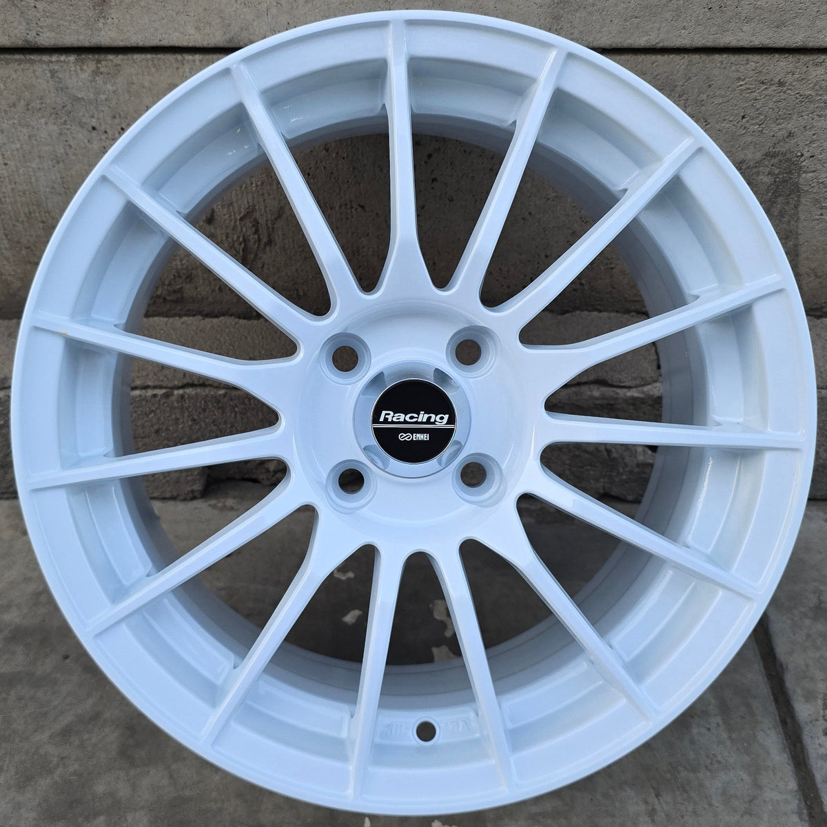 SET DE 4 LLANTAS ENKEI. Aro 15 - 4x100. Color Blanco. (K152)