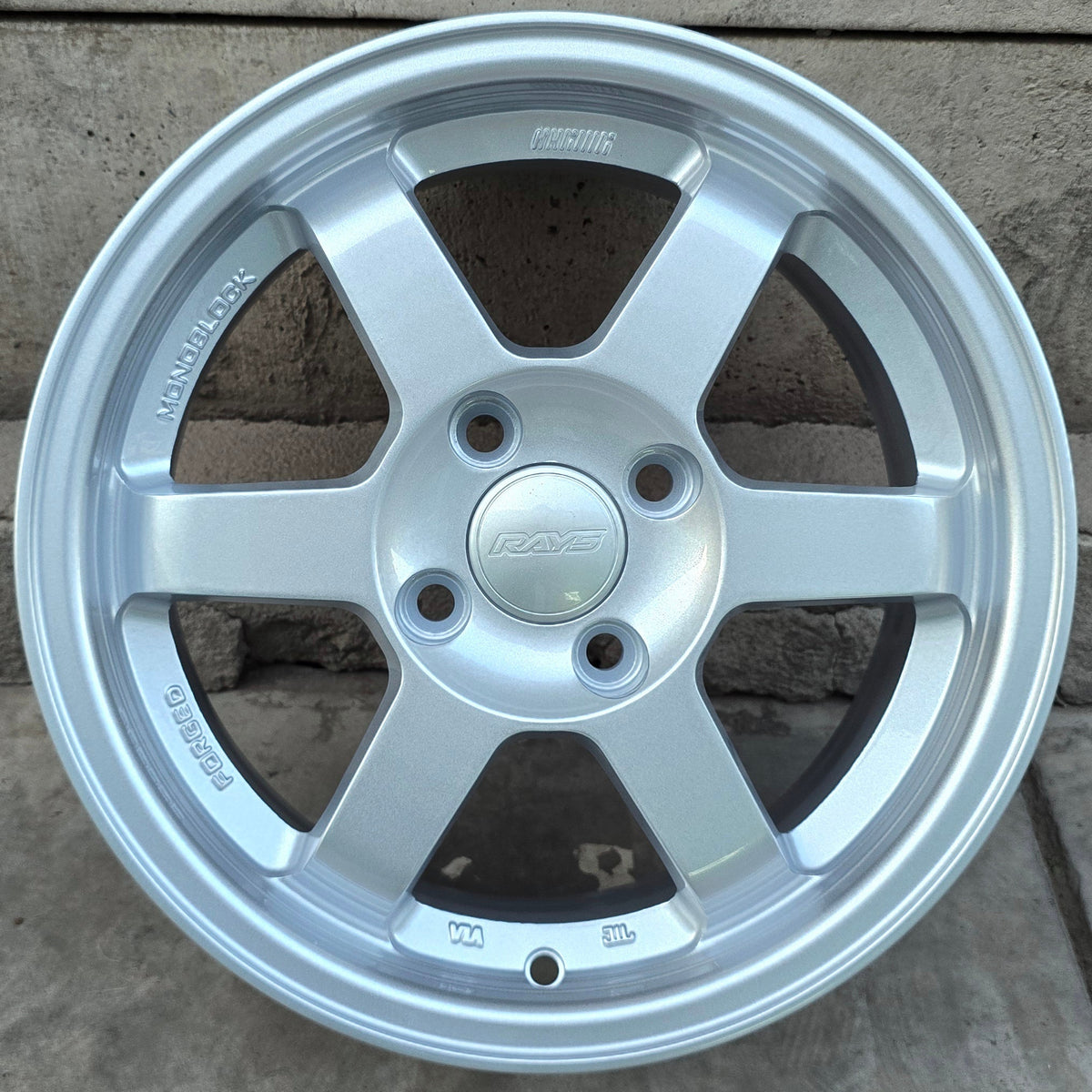 SET DE 4 LLANTAS TAPA RAYS. Aro 14 - 4x100. Color Plateado. (60113)