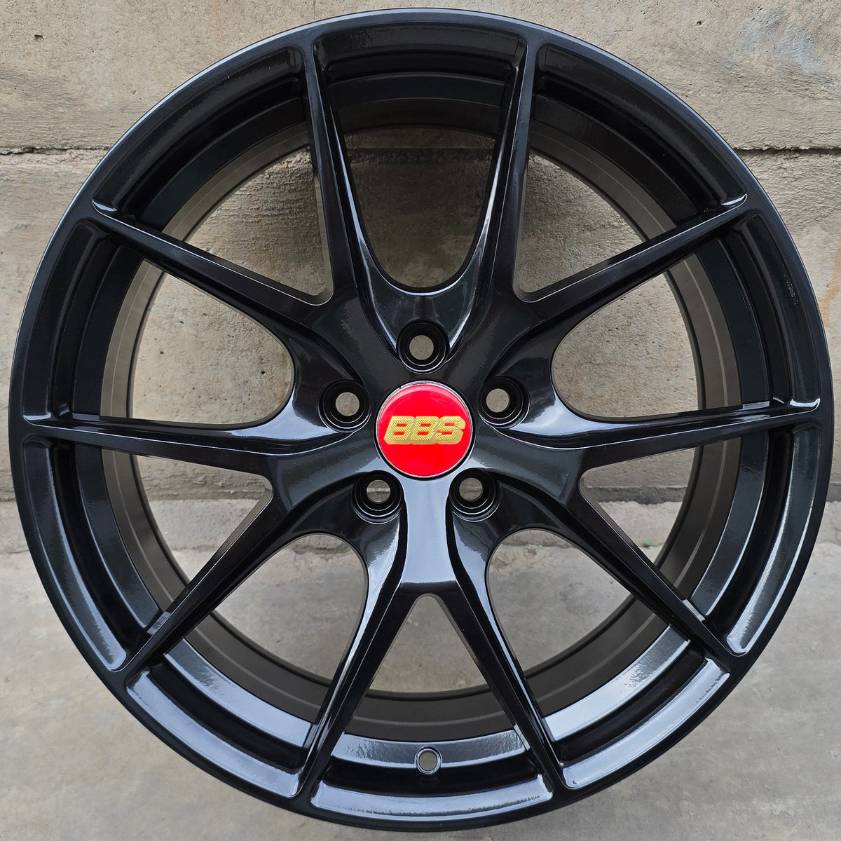 SET DE 4 LLANTAS BBS FIR RACING*. Aro 17 - 5x100. Color Negro. (17H9017B)