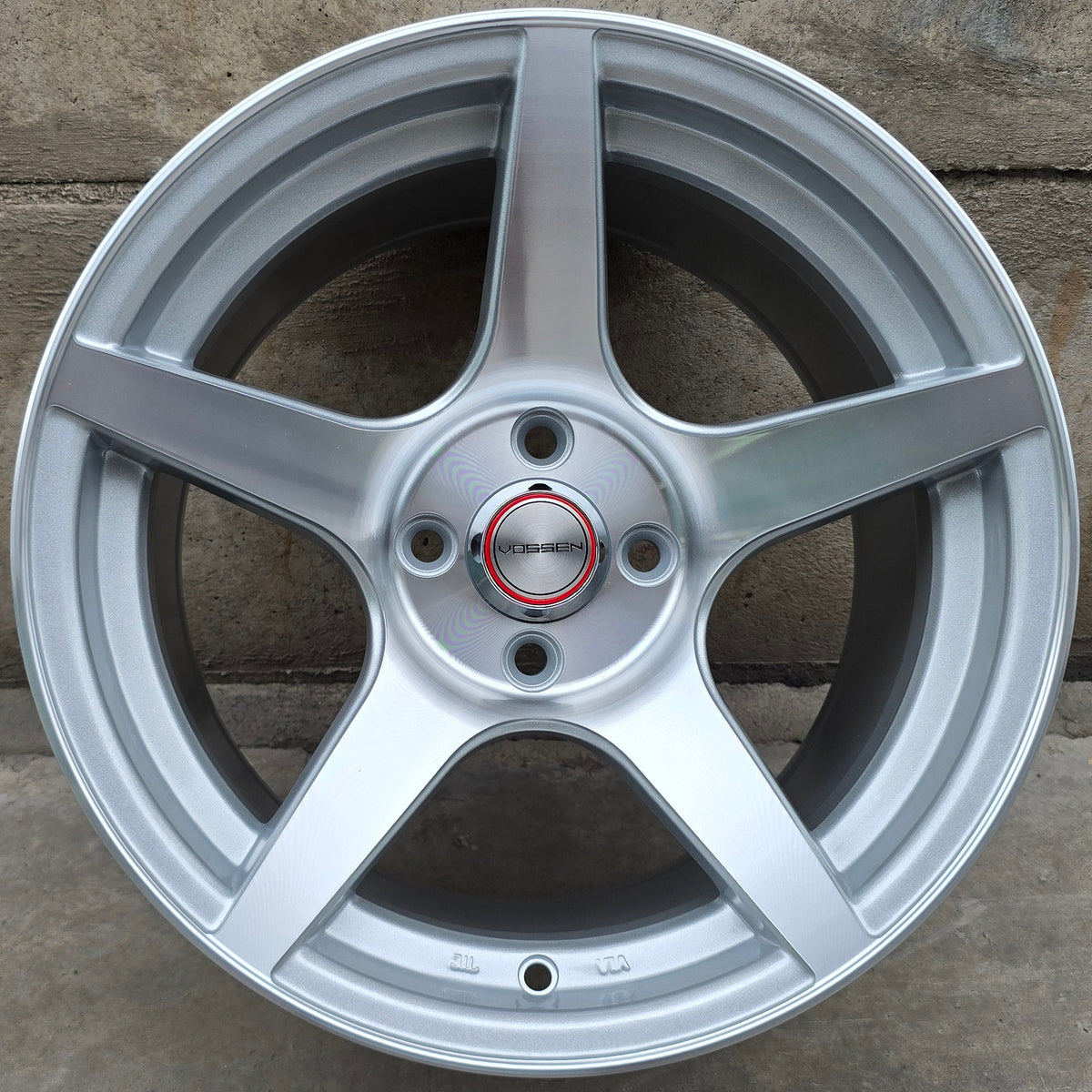 SET DE 4 LLANTAS VOSSEN CV3. Aro 15 - 4x100. Color Plateado (15H5612C)