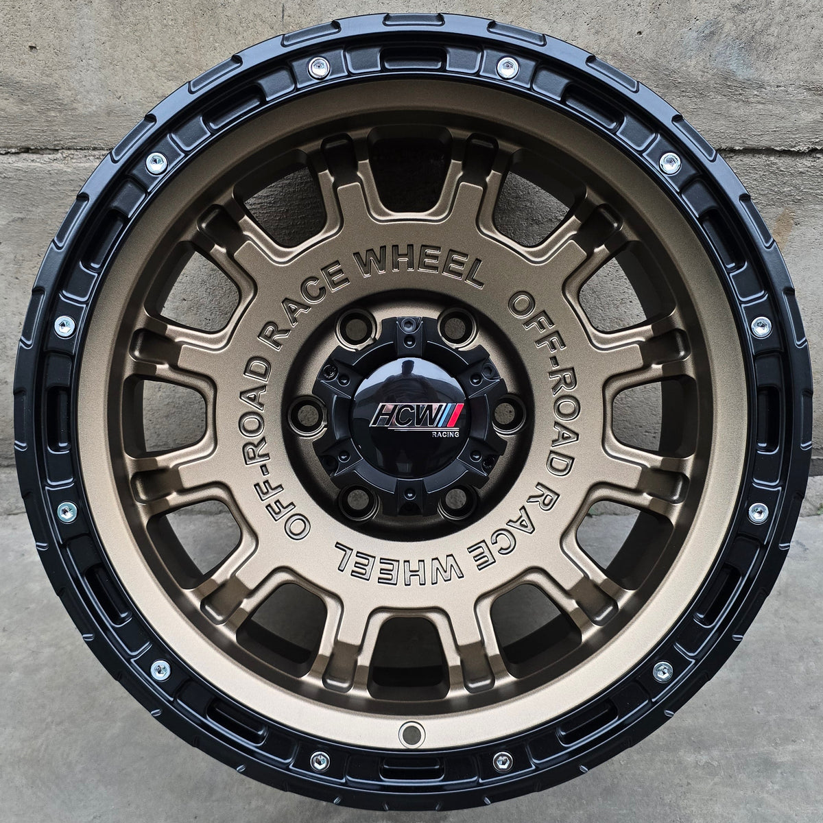 SET DE 4 LLANTAS CAMIONETA. Aro 17-6x139 .Color Bronce Aro Negro .(17C118B)