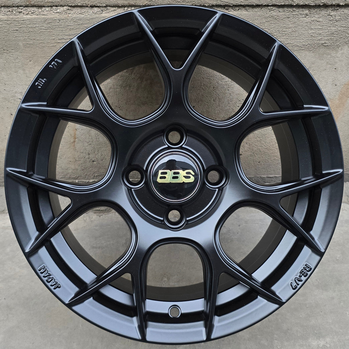 SET DE 4 BBS REV7 *. Aro 14 - 4x100. Color Negro (14CJCW36B)
