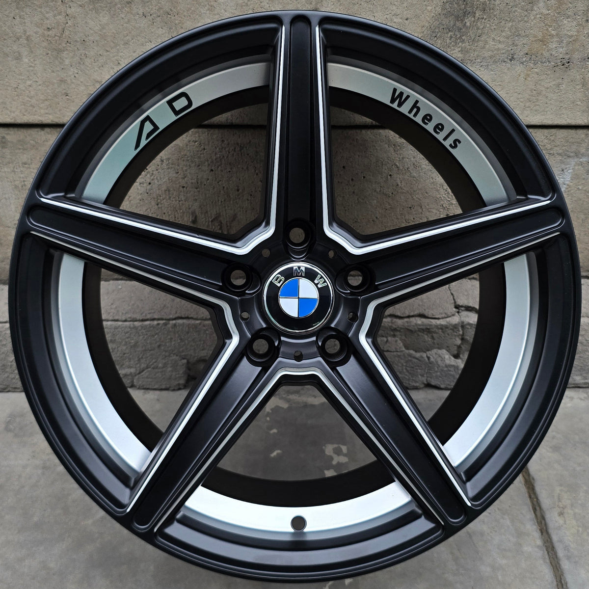SET DE 4 LLANTAS BMW REFORZADA. Aro 18 - 5x120. Color Cromado Fondo Negro. (AD241)