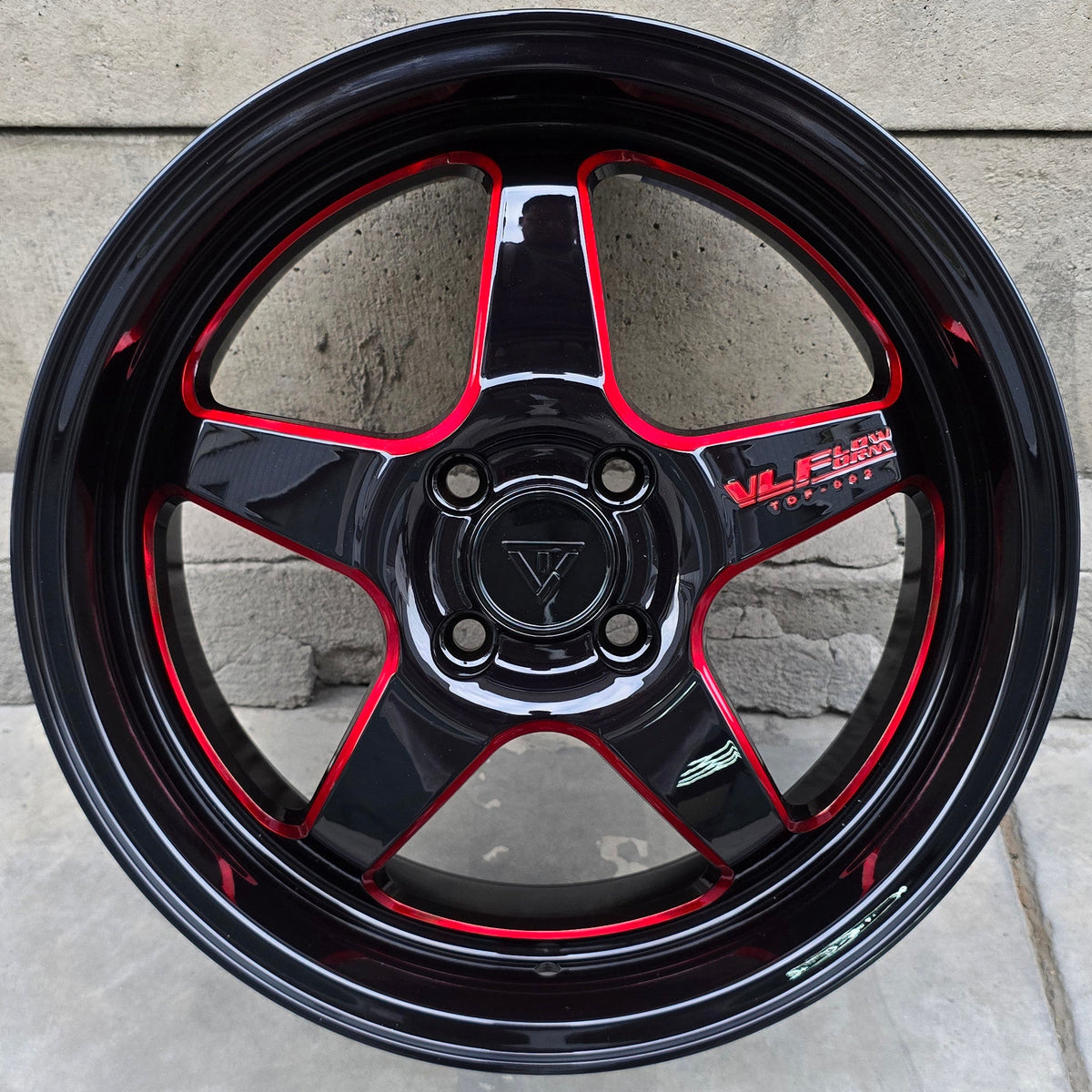 SET DE 4 LLANTAS VLF RACING. Aro 16 - 4x100. Color Negro con Rojo. (VLF-W20)