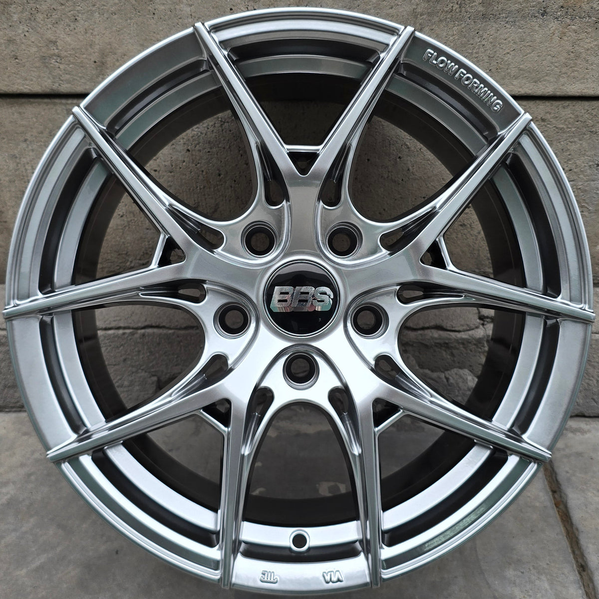 SET DE 4 LLANTAS BBS *. Aro 16 - 5x114. Color Grafito Metalizado. (161022HB)
