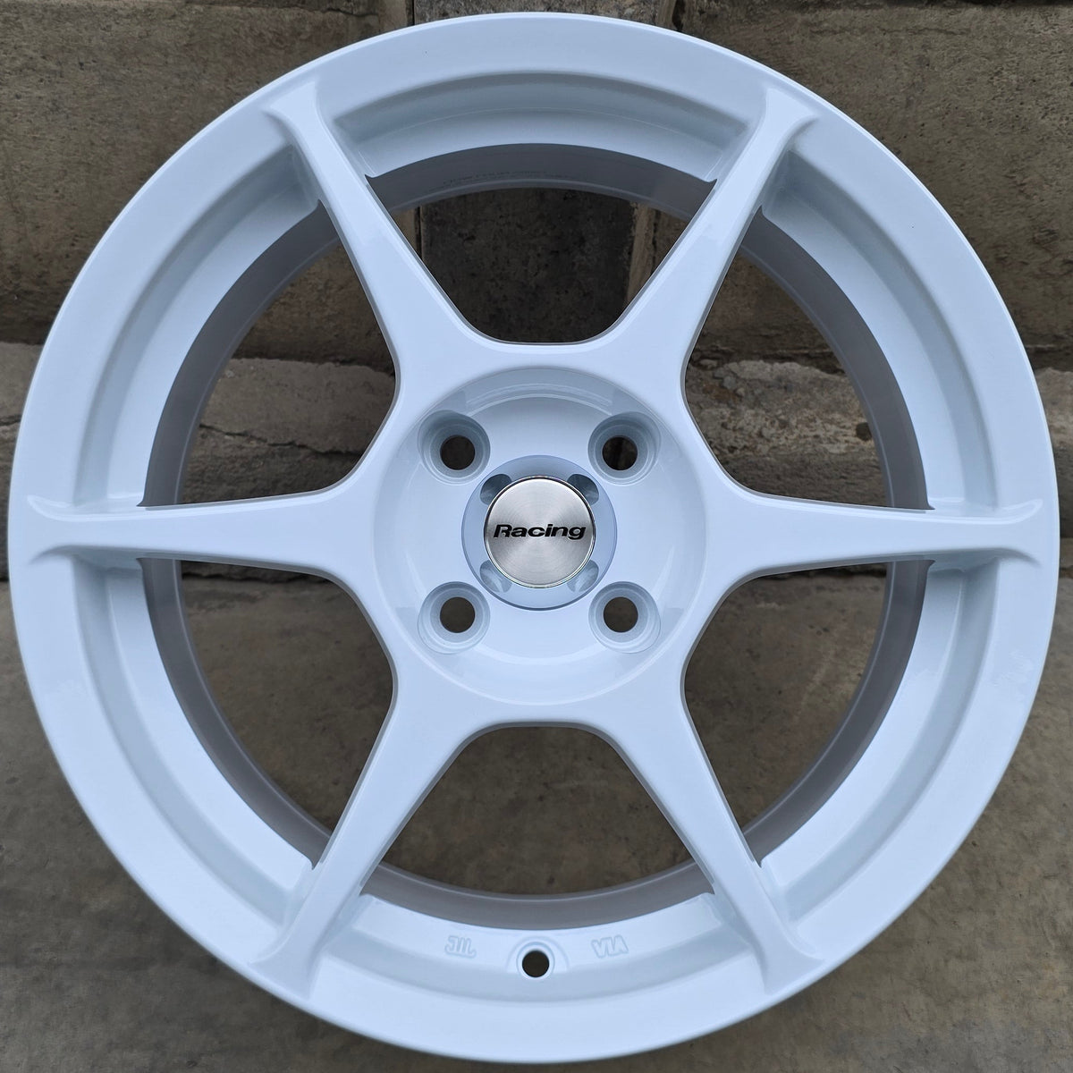 SET DE 4 LLANTAS P1. Aro 15 - 4x100. Color Blanco. (X6065)