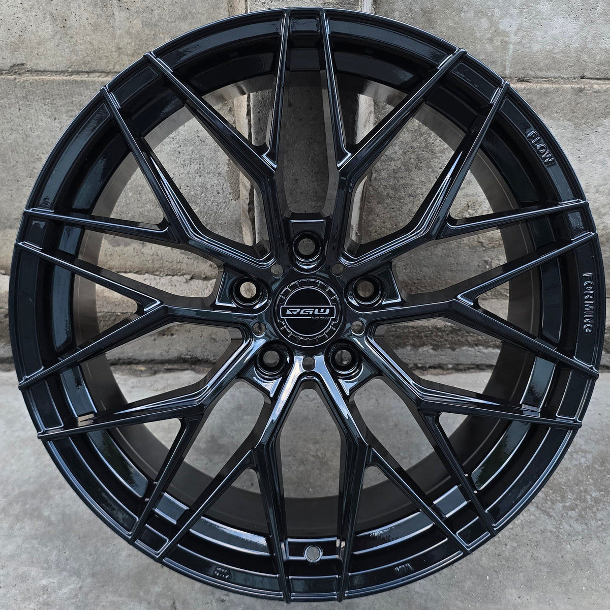 SET DE 4 LLANTAS RGW Color Negro. Aro 18 - 5x114 (RGWG16FF)