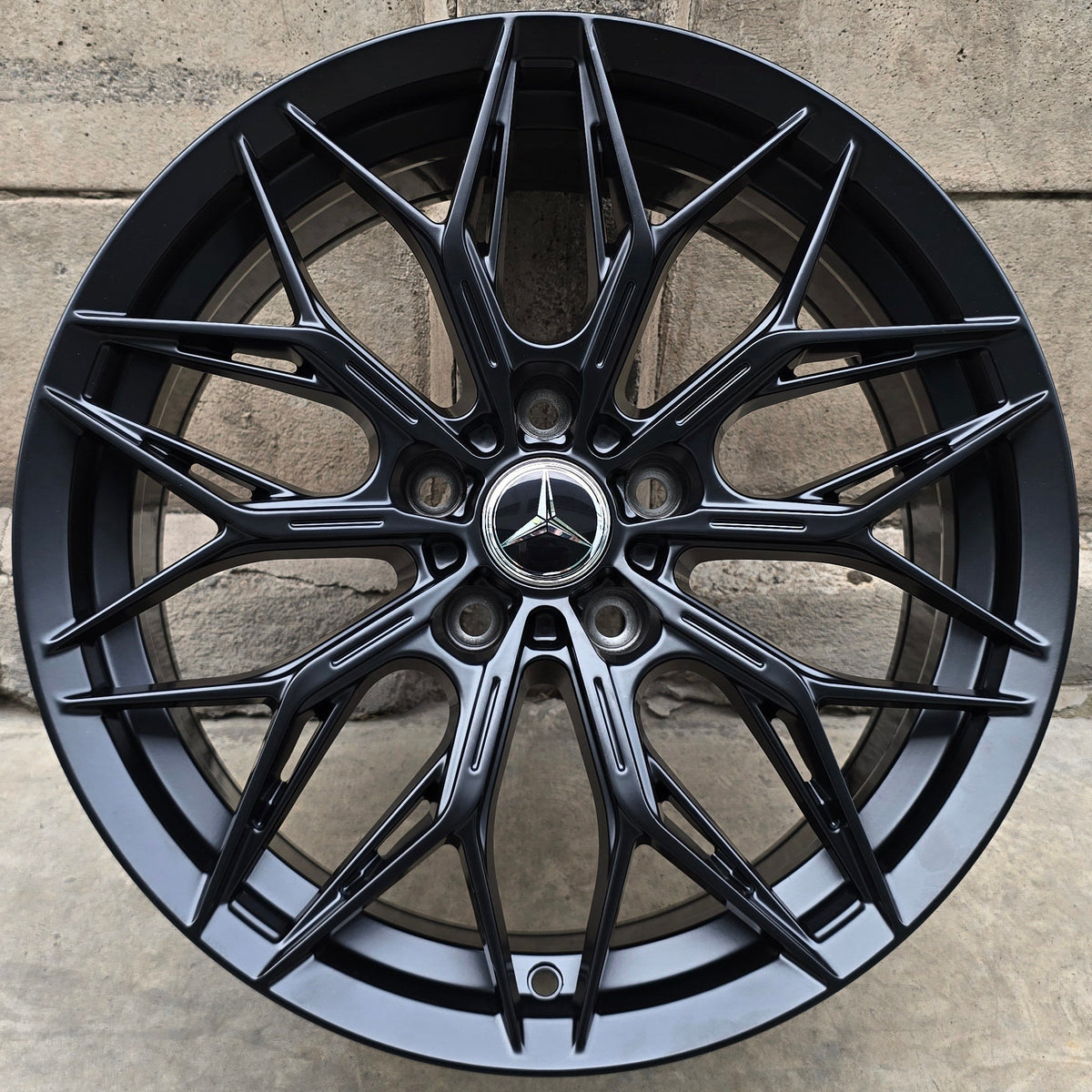 SET DE 4 LLANTAS MERCEDES *. Color Negro Mate. Aro 17 - 5x112 (X70733H)