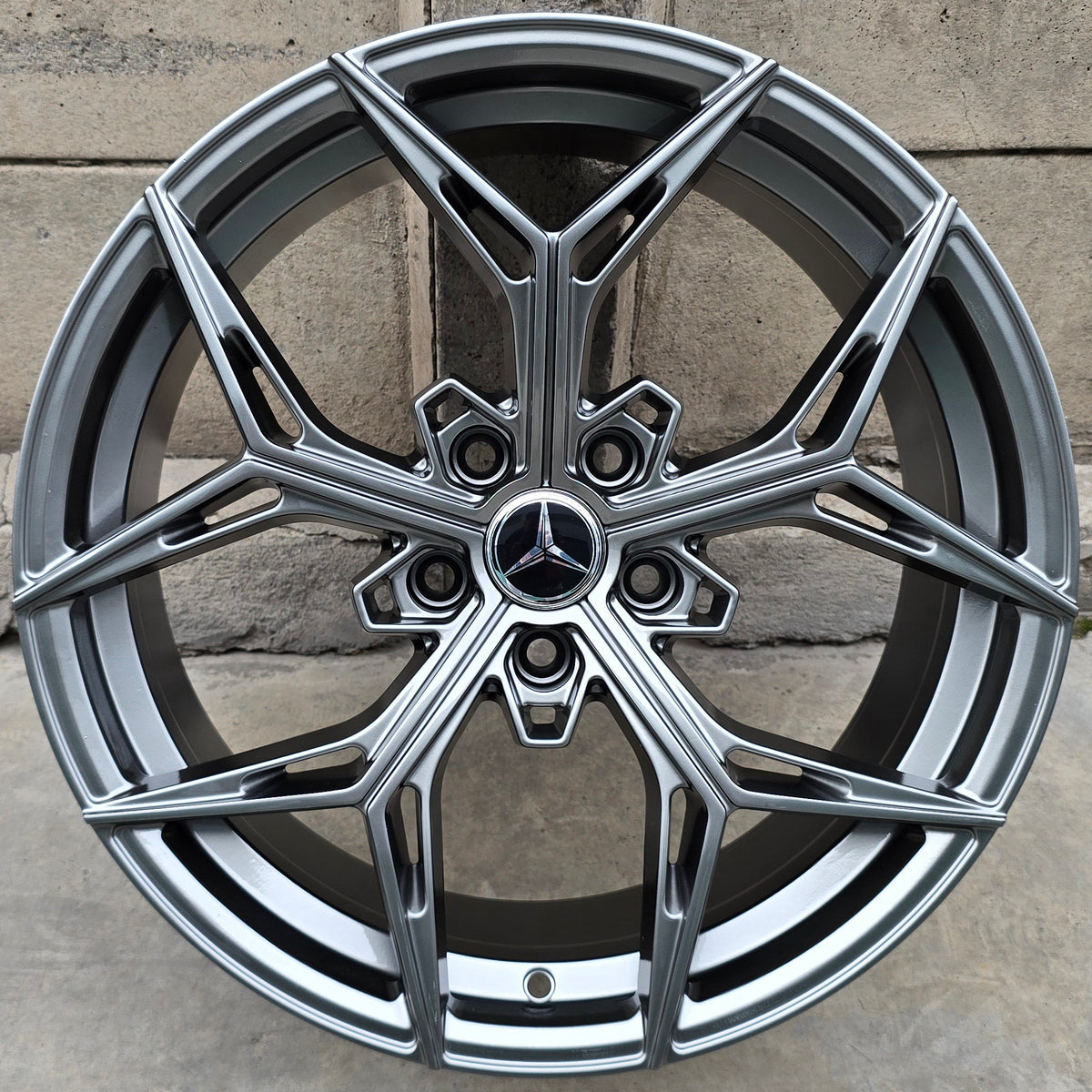 SET DE 4 LLANTAS MERCEDES *. Color Grafito Metalizado. Aro 18 - 5x112 (X85664I)