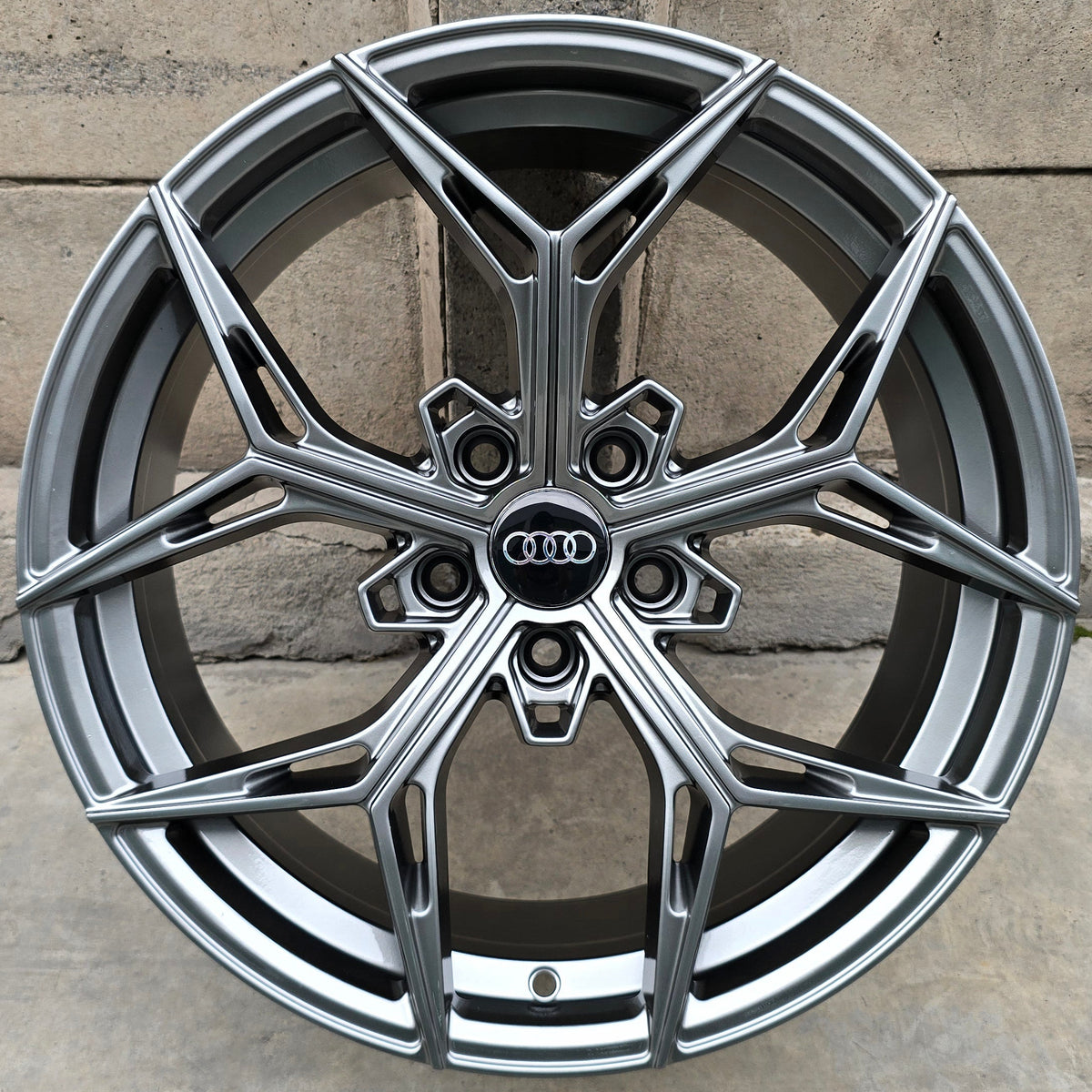 SET DE 4 LLANTAS AUDI *. Color Grafito Metalizado. Aro 18 - 5x112 (X85664I)
