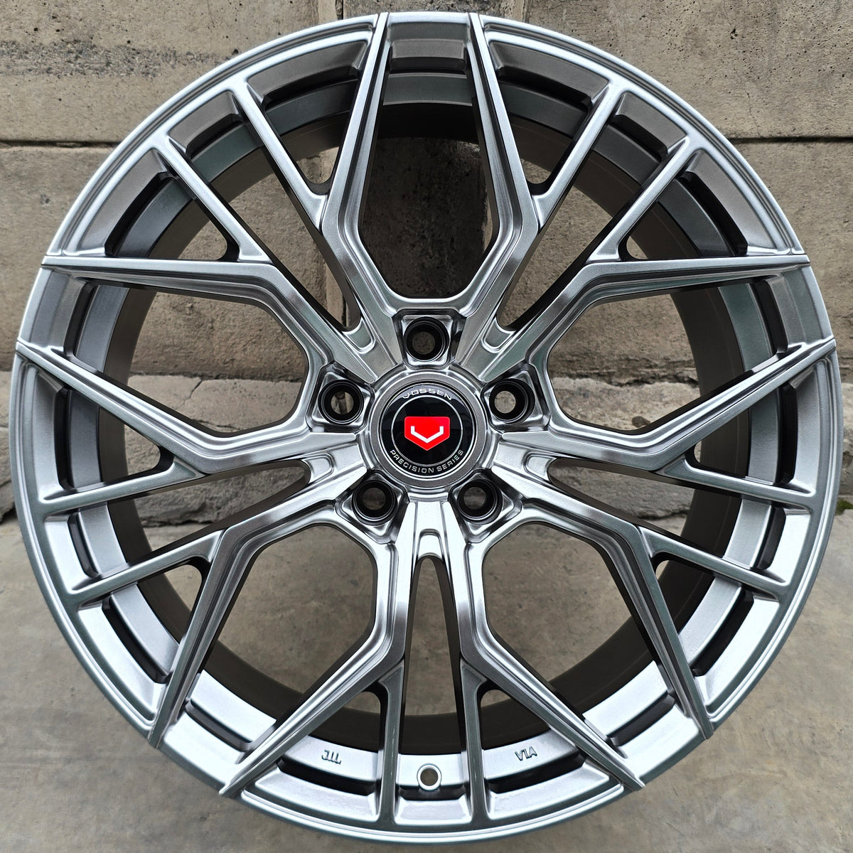 SET DE 4 LLANTAS VOSSEN RACING *. Color Grafito Metalizado *. Aro 18 - 5x114 (RGW026FF)