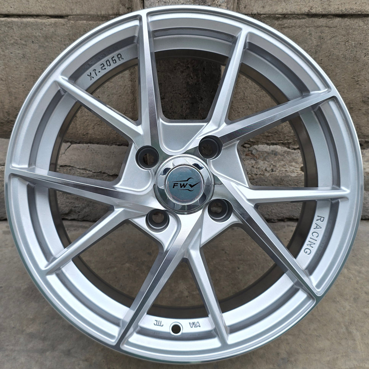 SET DE 4 LLANTAS FWV *. Aro 15 - 4x108. Color Plateado (5844)