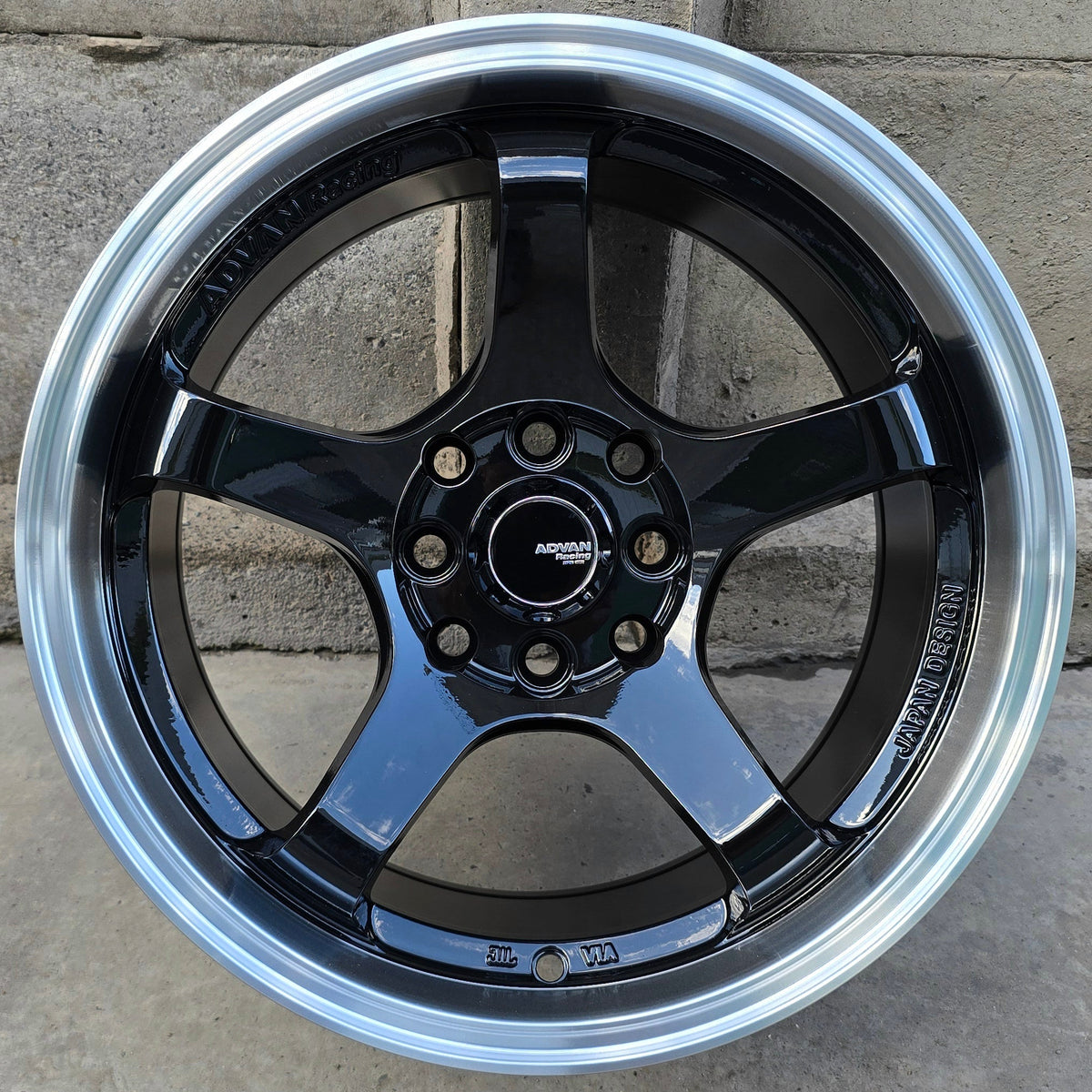 SET DE 4 LLANTAS ADVAN GT. Aro 15 - 4x100, 4x114. Doble Apernadura. Color Negro Aro Cromado. (671)