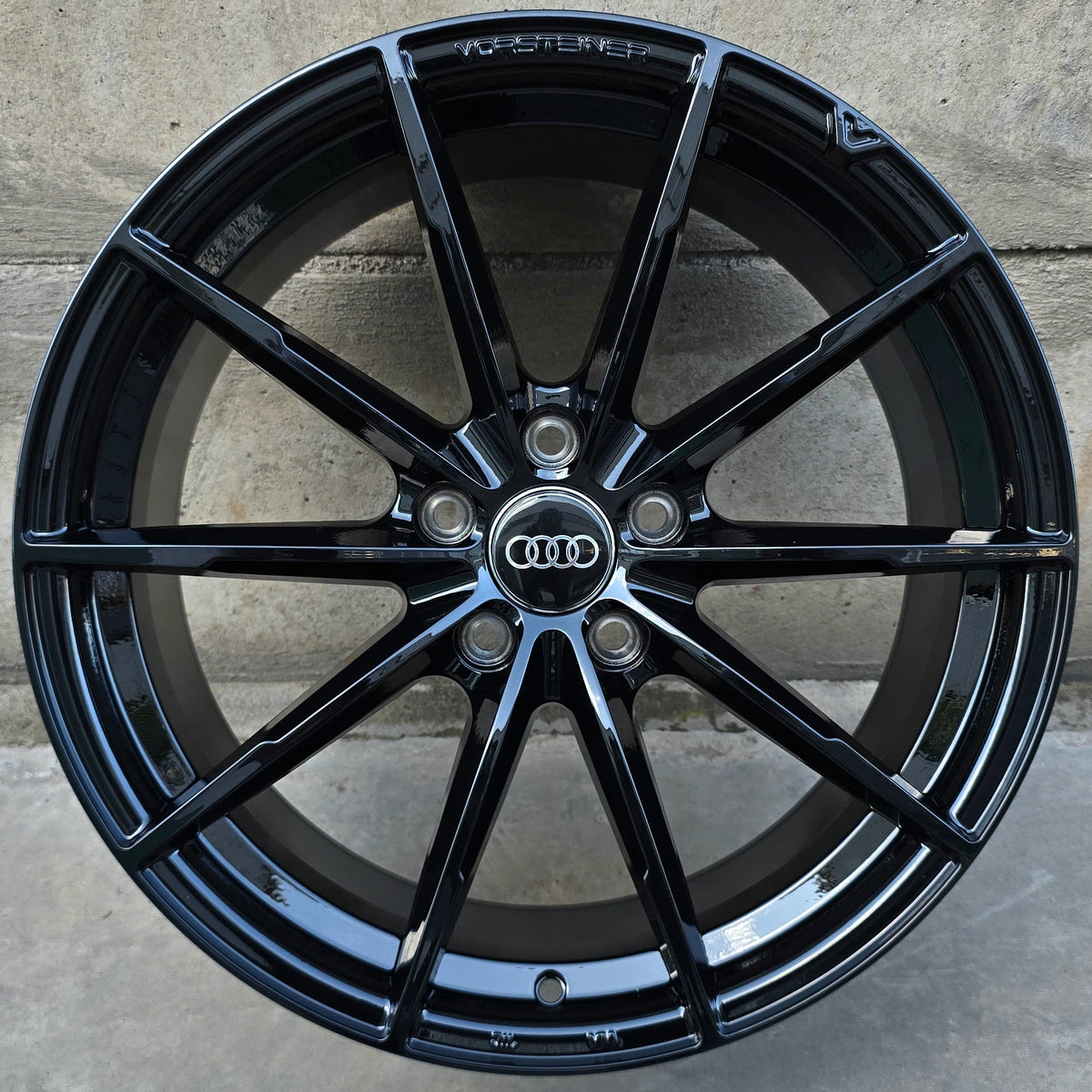 SET DE 4 LLANTAS AUDI *. Aro 18 - 5x112. Color Negro. (FF109)