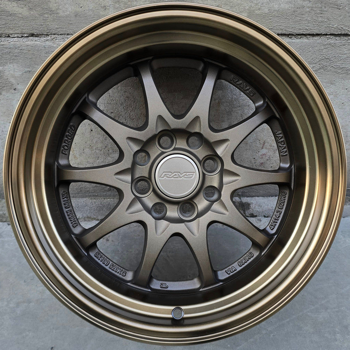 SET DE 4 LLANTAS RAYS. Aro 15 - 4x100, 4x108. Doble Apernadura. Color Bronce. (559)