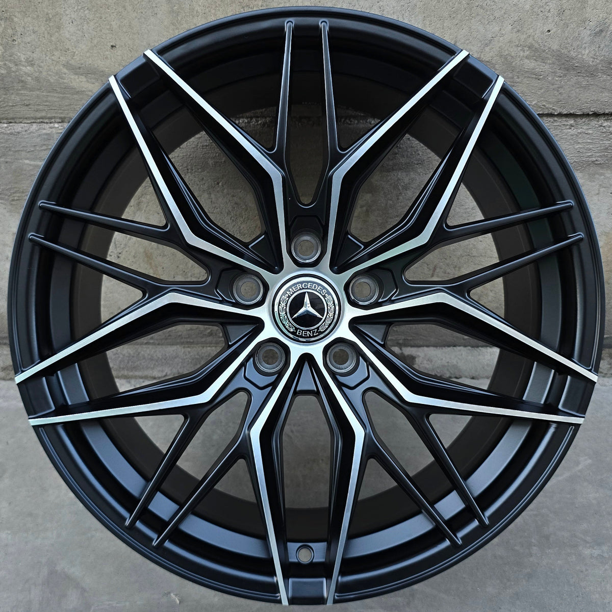 SET DE 4 LLANTAS MERCEDES *. Aro 18 - 5x112. Color Cromado Fondo Negro. (FF107)