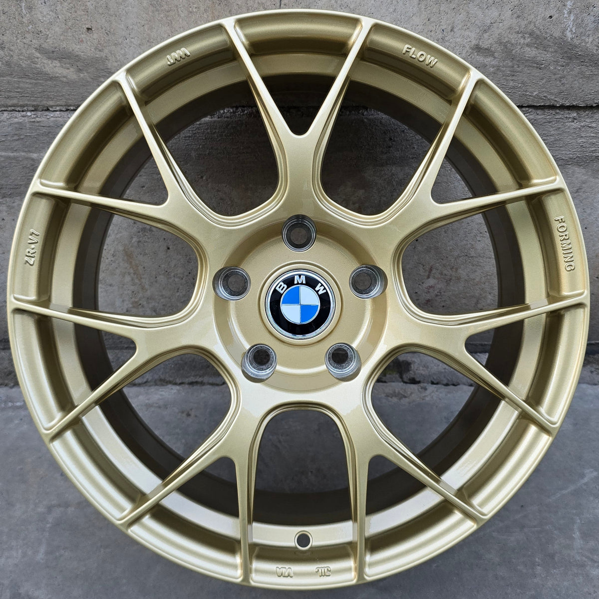 SET DE 4 LLANTAS BMW *. Aro 17 - 5x120. Color Dorado. (ZR-V7)