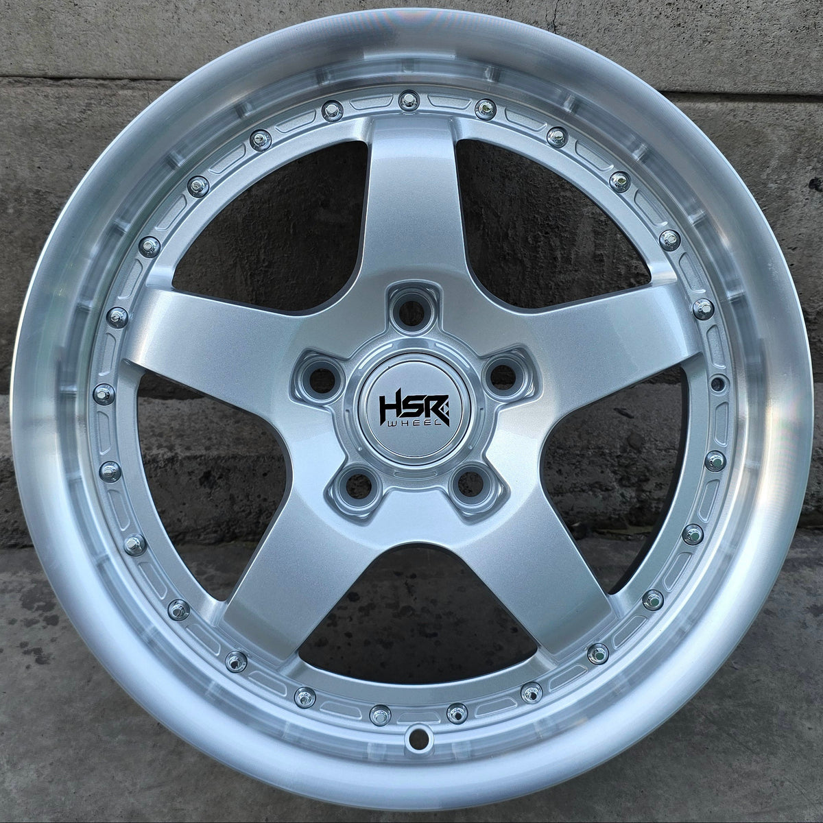 SET DE 4 LLANTAS HSR. Aro 16 - 5x114. Color Plateado. (BOB)