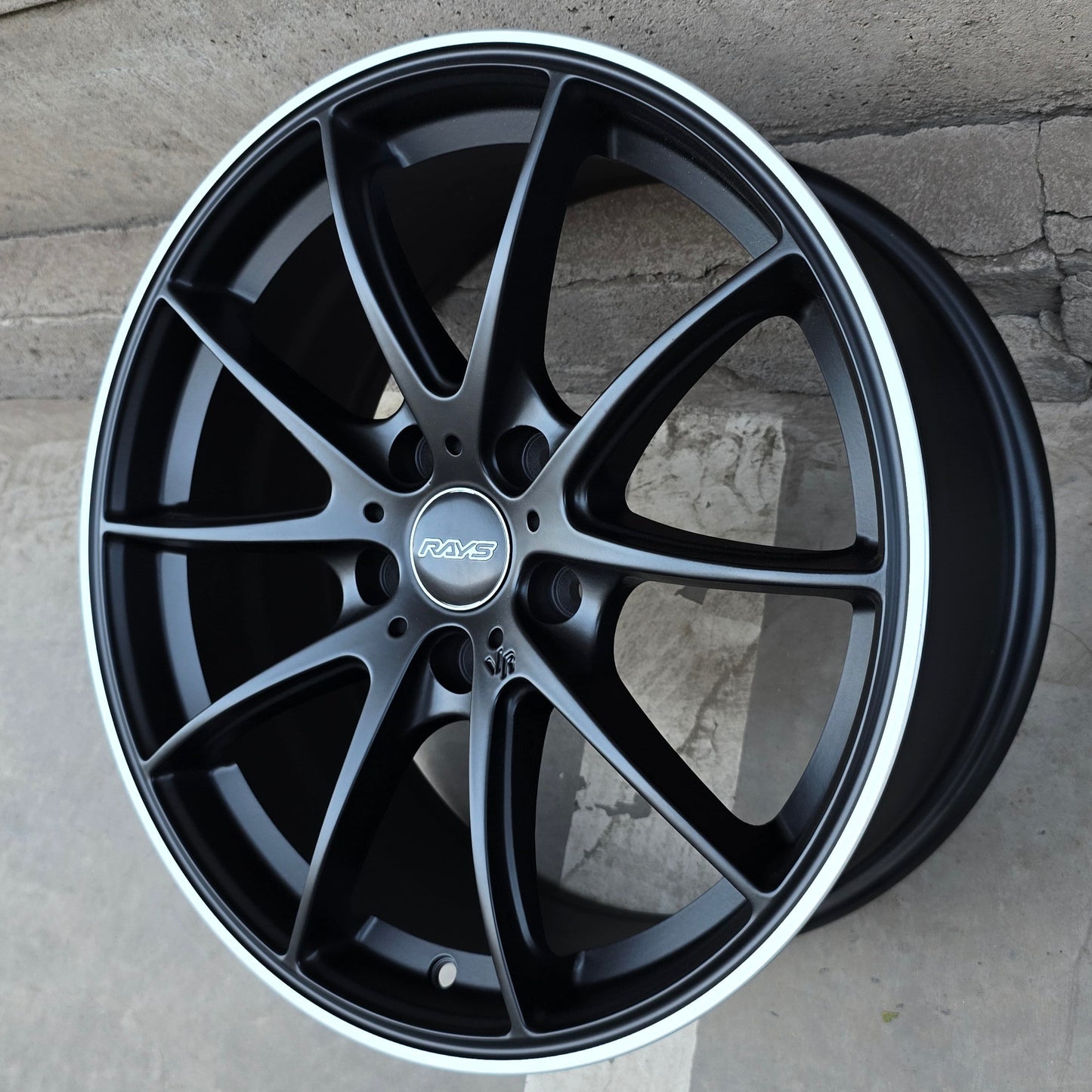 SET DE LLANTAS RAYS COLOR Negro Linea Cromada. Aro 17- 5x112, 5x114 (17RW009B)