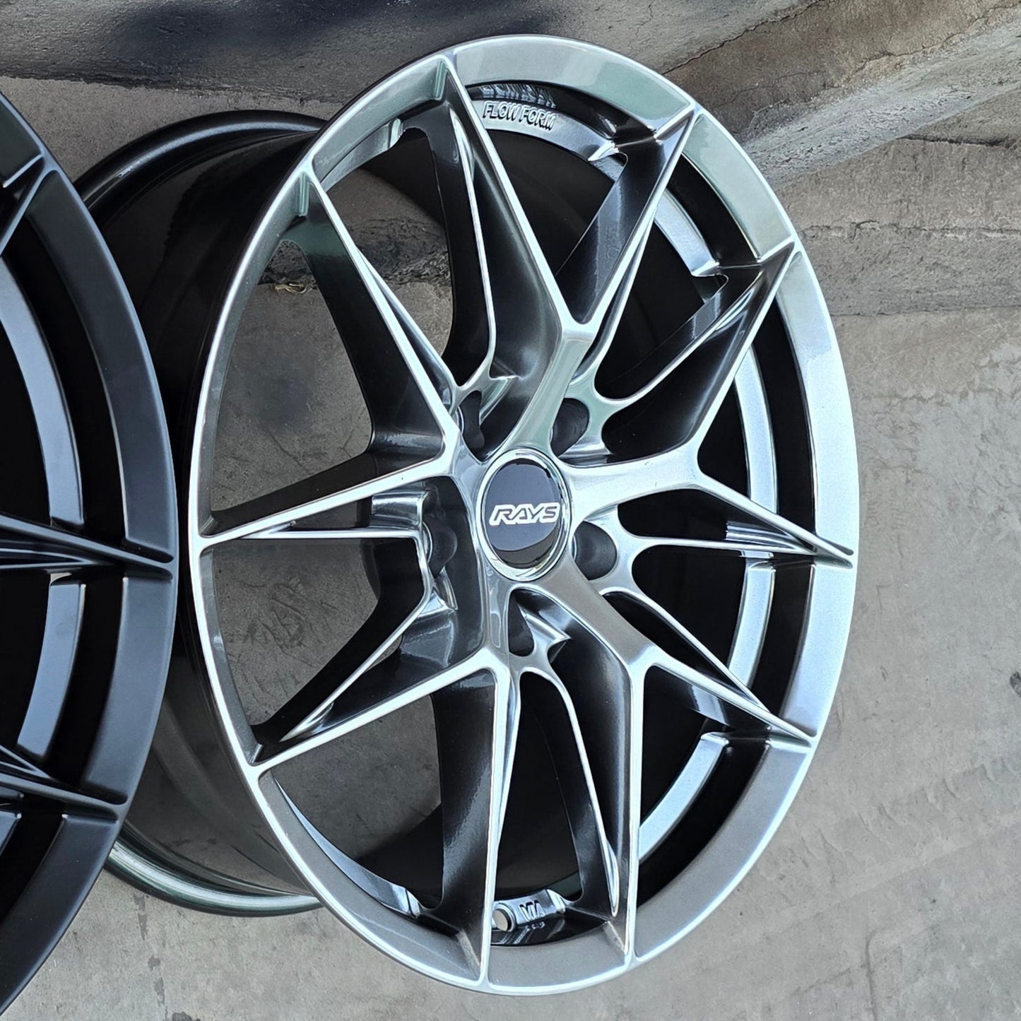 SET DE LLANTAS RAYS. Aro 17- 5x112 .Color Grafito Metalizado .(XTX005).