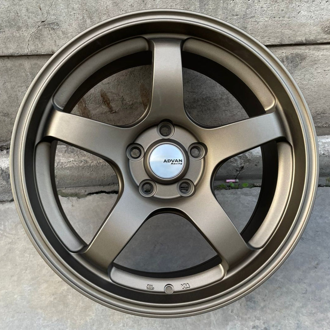 SET DE LLANTAS ADVAN GT COLOR Bronce. Aro 18 - 5x114. (ZR698X)