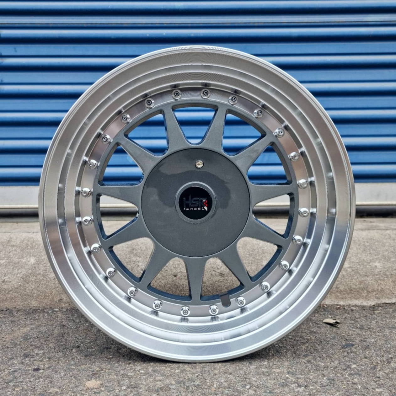 SET DE LLANTAS HEARTGE. Aro 15-4x100, 4x114 .Color Grafito Metalizado Aro Cromado .(H596).
