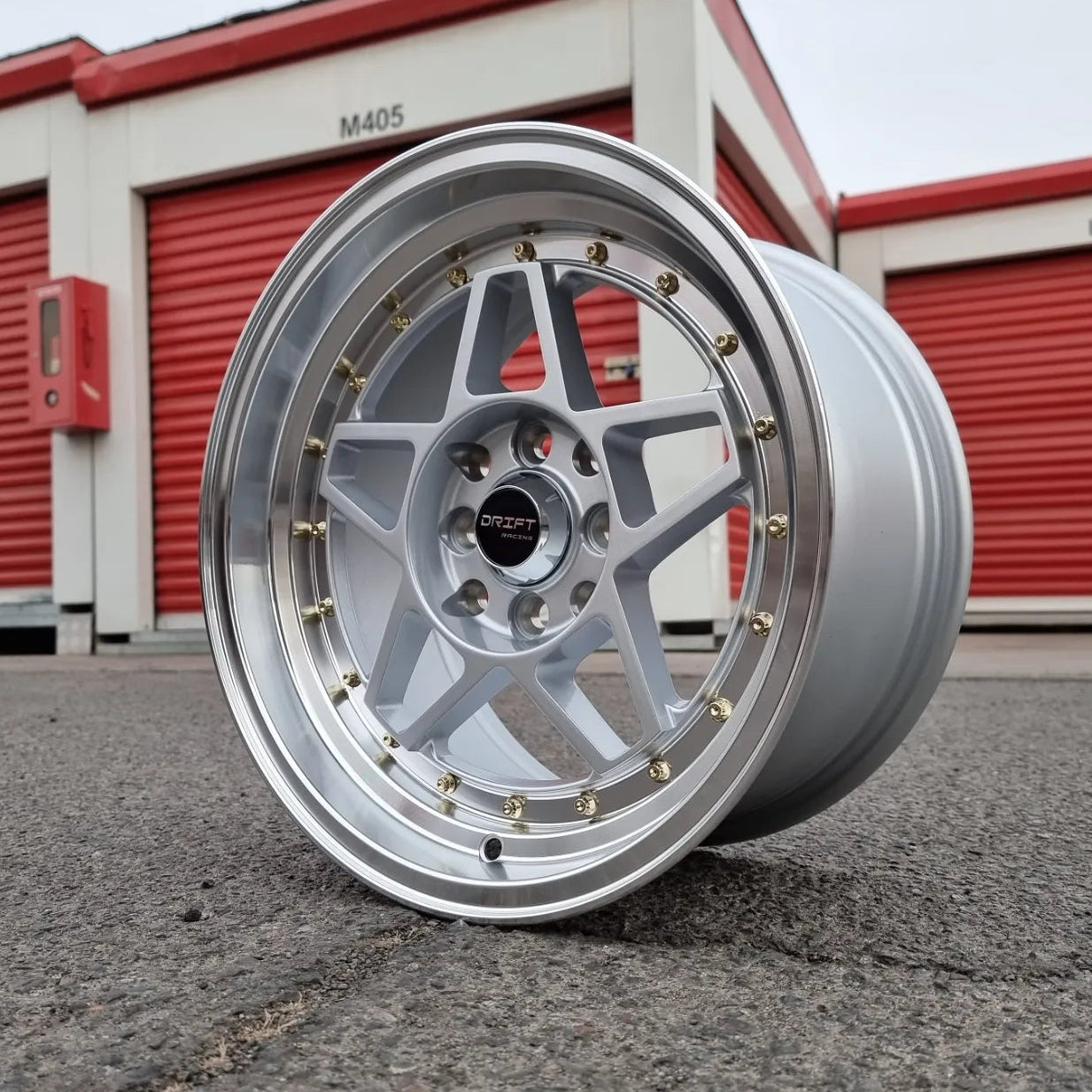 SET DE LLANTAS MODELO 15CLG47A. Aro 15-4x100 .Color Plateado Aro Cromado .(15CLG47A).