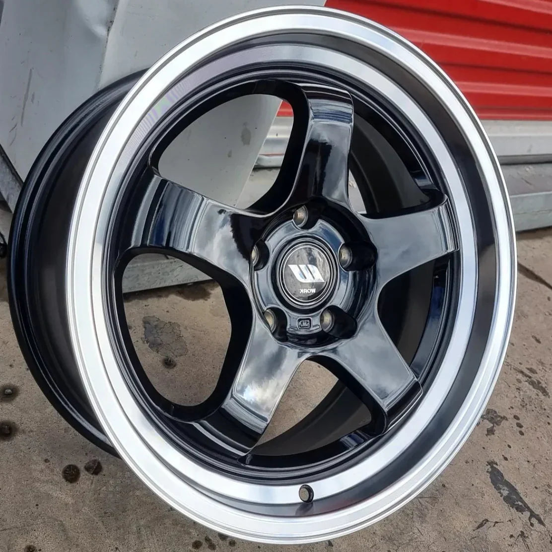 SET DE LLANTAS WORK MEISTER. Aro 17- 5x114 .Color Negro Aro Cromado .(K36GTSTW530N).