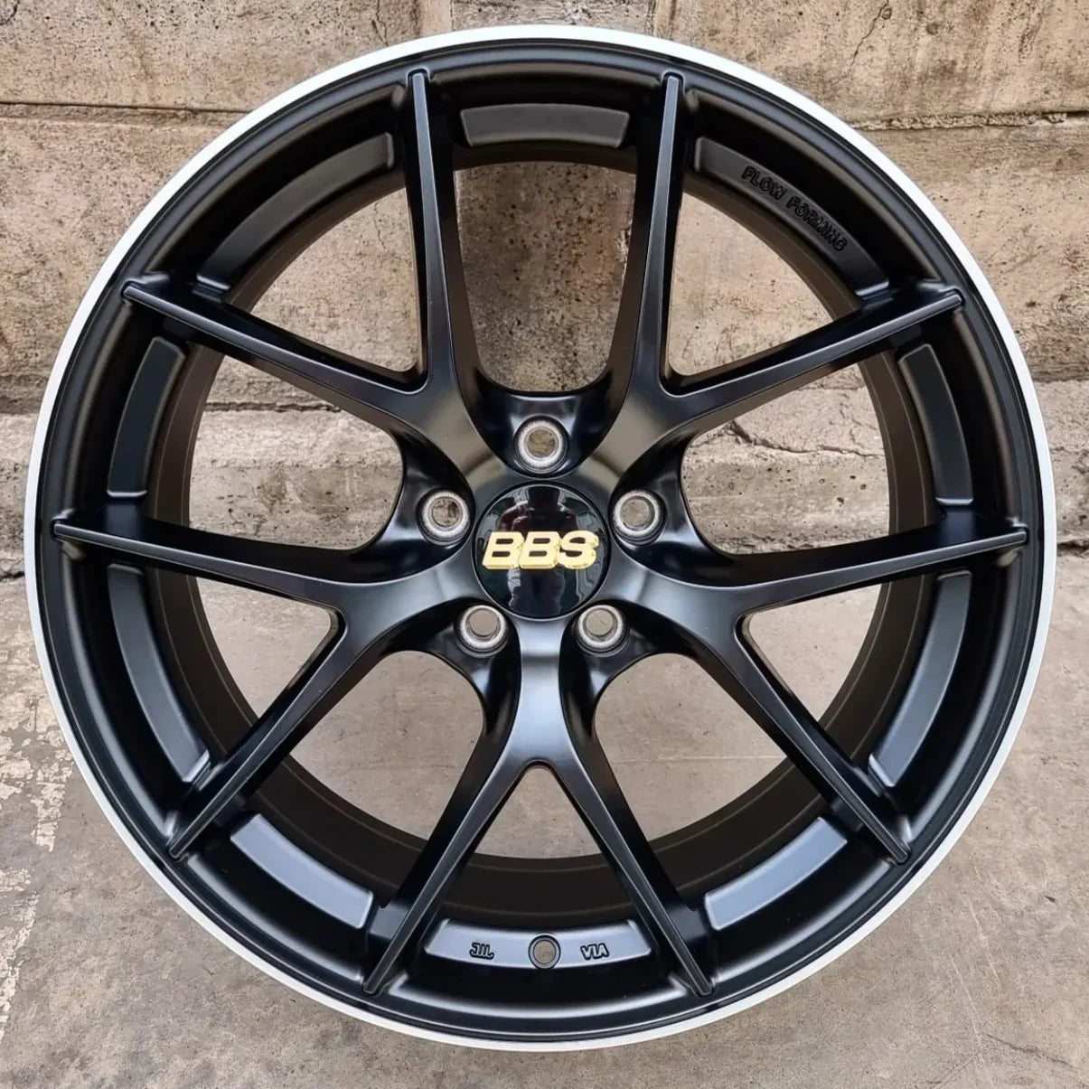 SET DE LLANTAS BBS FIR. Aro 18 - 5x108. Color Negro Mate Linea Cromada. (889)