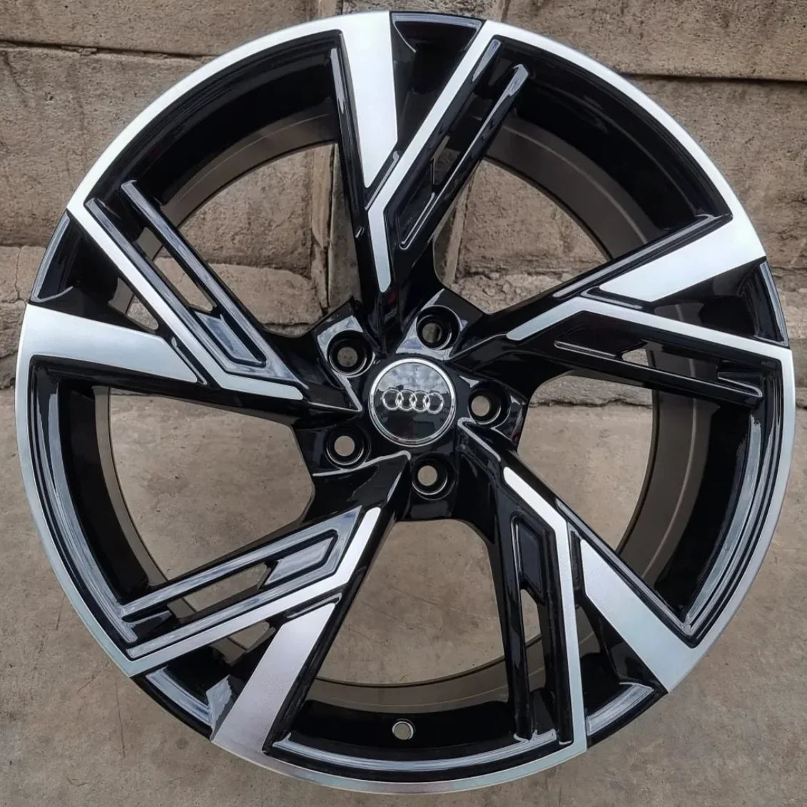 SET DE LLANTAS AUDI COLOR Cromado Fondo Negro. Aro 19 - 5x112. (6105)