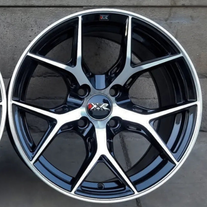 SET DE LLANTAS XXR. Aro 15-4x100 .Color Cromado Fondo Negro .(5049).