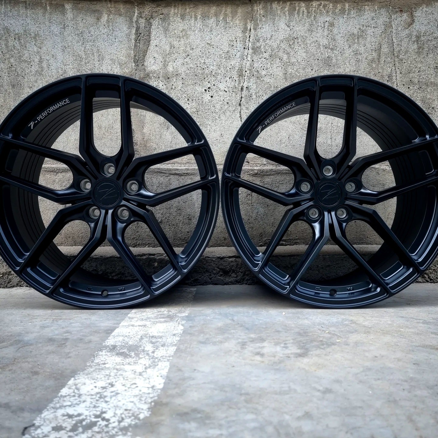 SET DE LLANTAS Z PERFORMANCE . Aro-19-5x114 .Color Negro .(370).