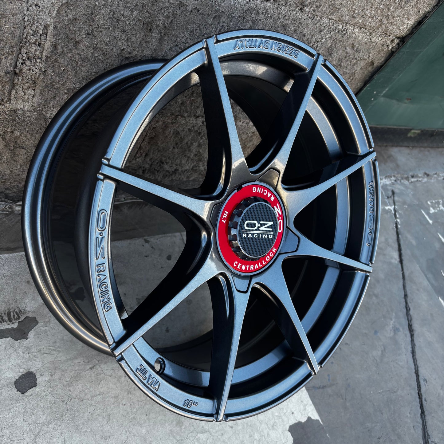 SET DE 4 LLANTAS OZ FORMULA. Aro 15 - 4x100. Color Grafito. (FORMULA)