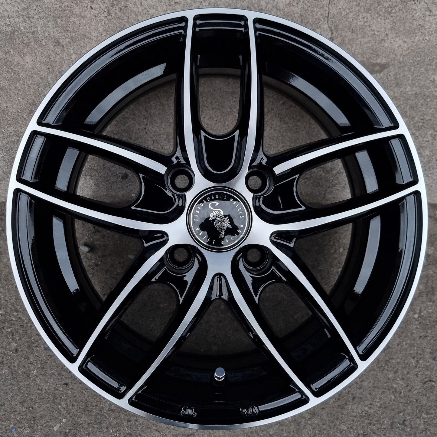 SET DE LLANTAS MODELO 3330. Aro 14-4x108 .Color Cromado Fondo Negro .(3330).