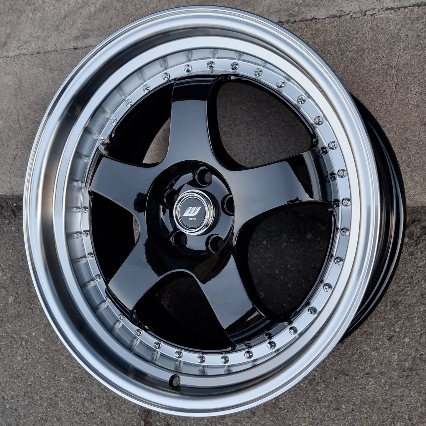 SET DE LLANTAS WORK MEISTER  . Aro-18-5x100 .Color Negro Aro Cromado .(DIM5039).