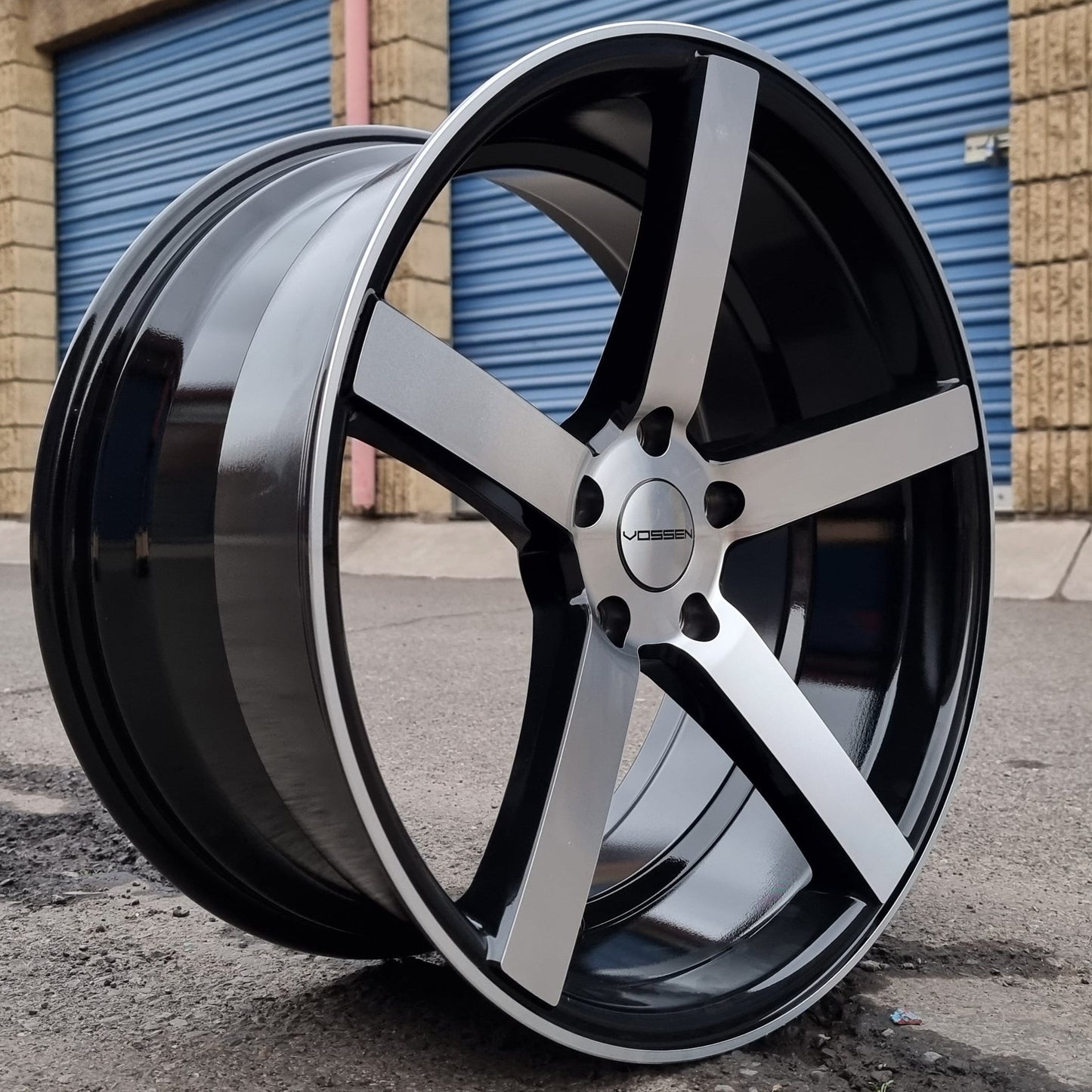 SET DE LLANTAS VOSSEN CV3  . Aro-20-5x120 .Color Cromado fondo Negro .(JNC026).