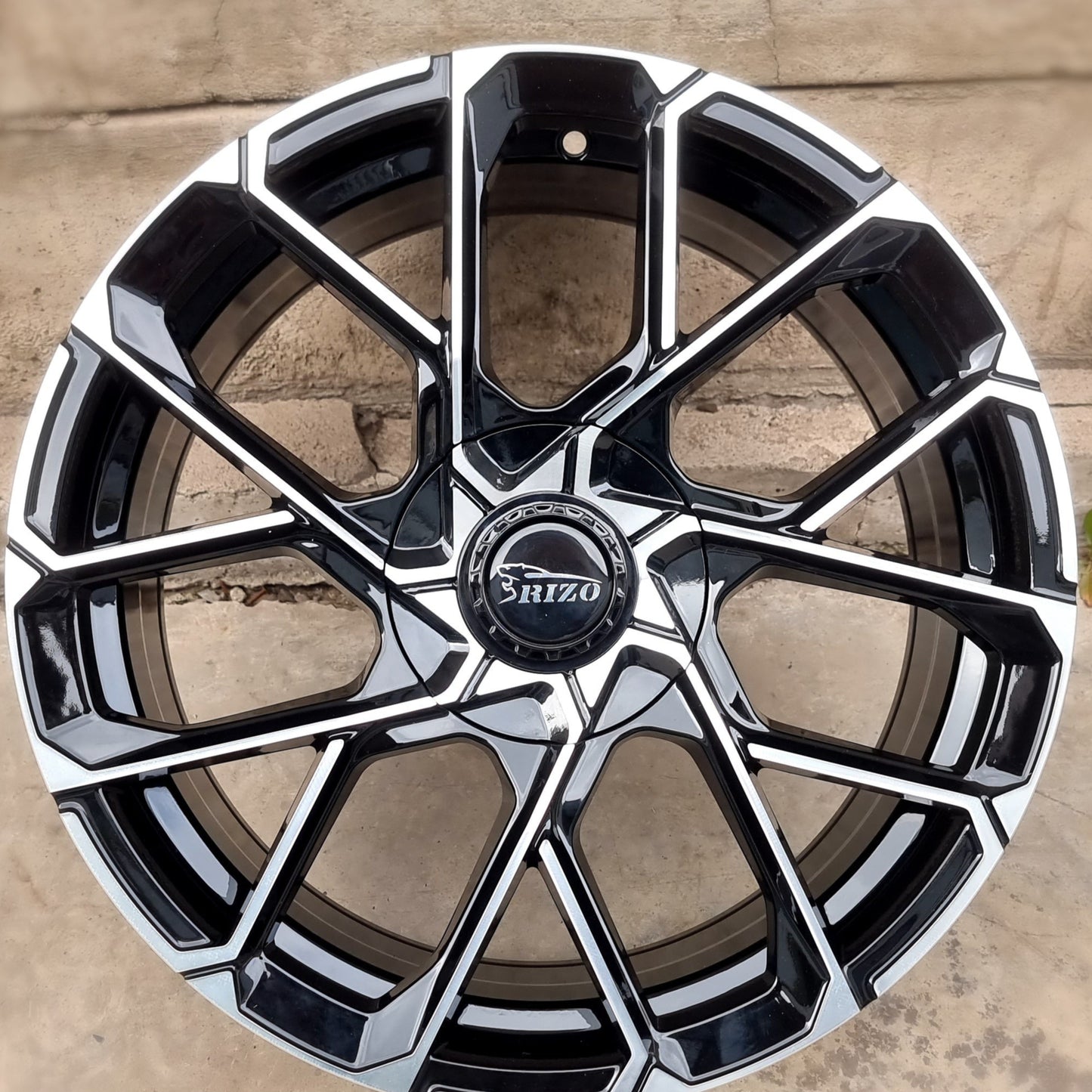 SET DE LLANTAS RIZO. Aro 18 - 5x100, 5x114. Doble apernadura .Color Cromado Fondo Negro .(ALPHA).