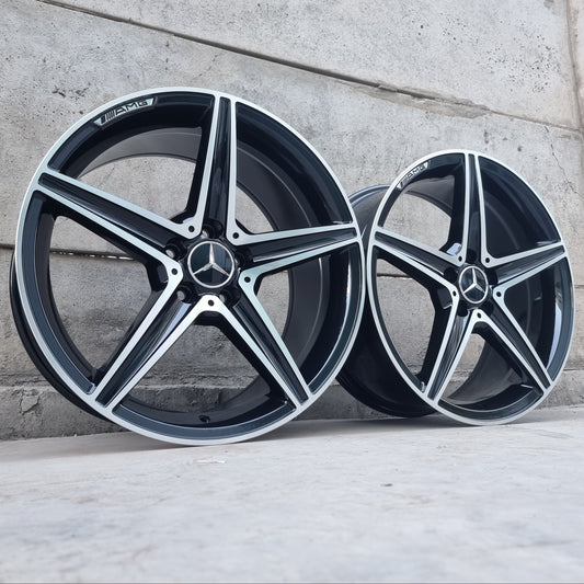 SET DE LLANTAS MERCEDES. ASIMÉTRICAS COLOR Cromado Fondo Negro. Aro 19 - 5x112 (843)