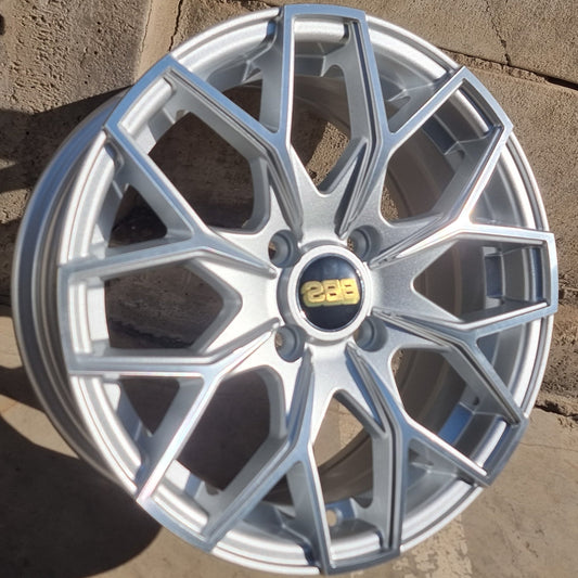 SET DE LLANTAS BBS. Aro 15-4x100 .Color Cromado .(15RT091A).