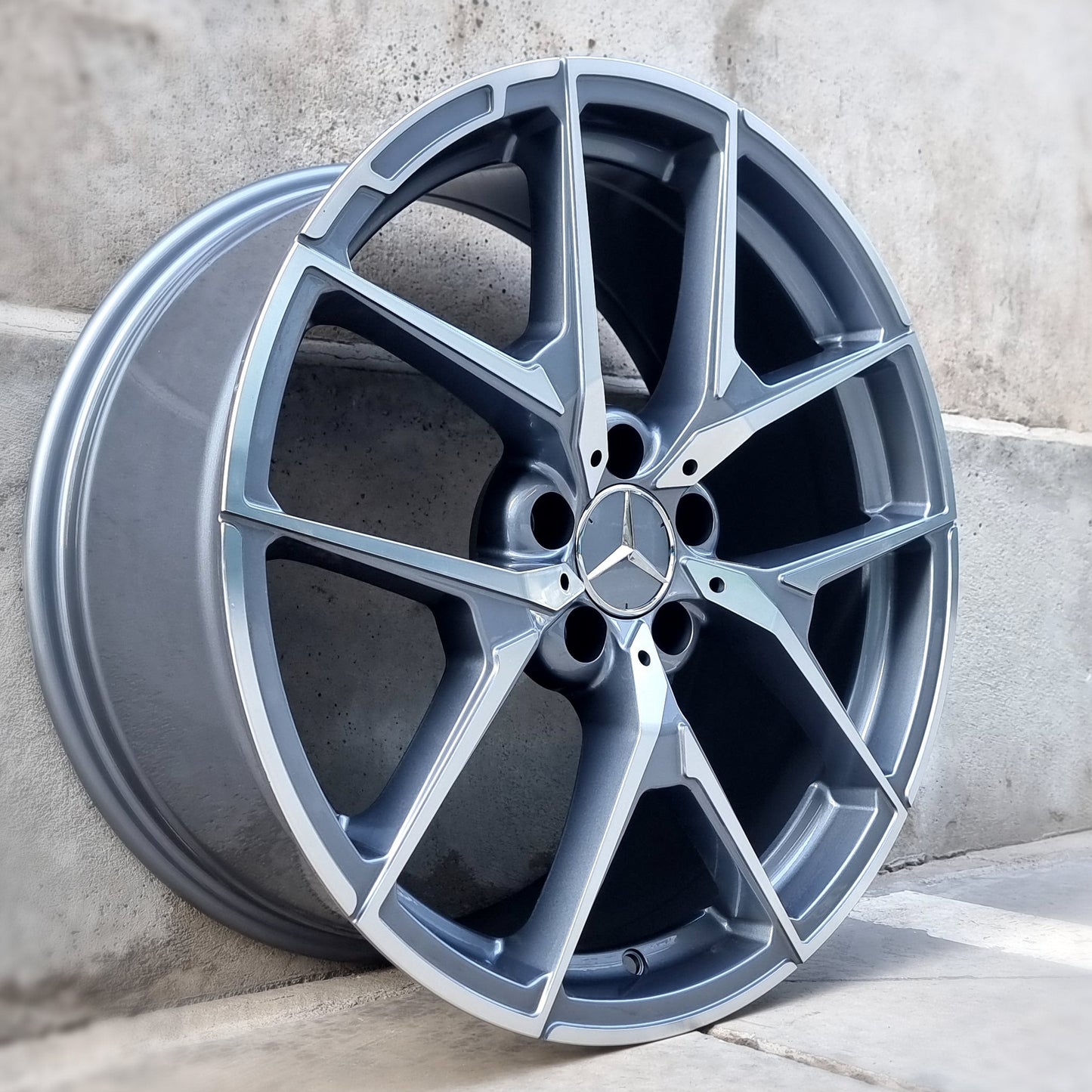 SET DE LLANTAS MERCEDES. Aro 19 - 5x112. Color Cromado Fondo Grafito. (838-12)