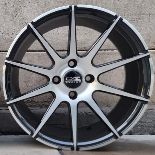 SET DE LLANTAS OZ RACING. Aro 16 - 4x114 .Color Cromado Fondo Negro .(16N0184A).