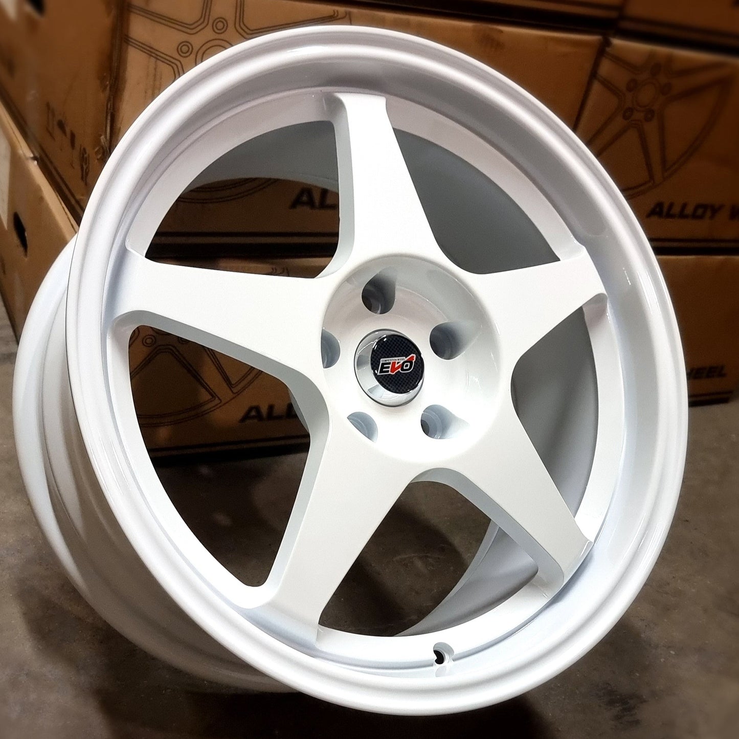 SET DE LLANTAS EVO REGAMASTER COLOR Blanco. Aro 18 - 5x114. (5089)