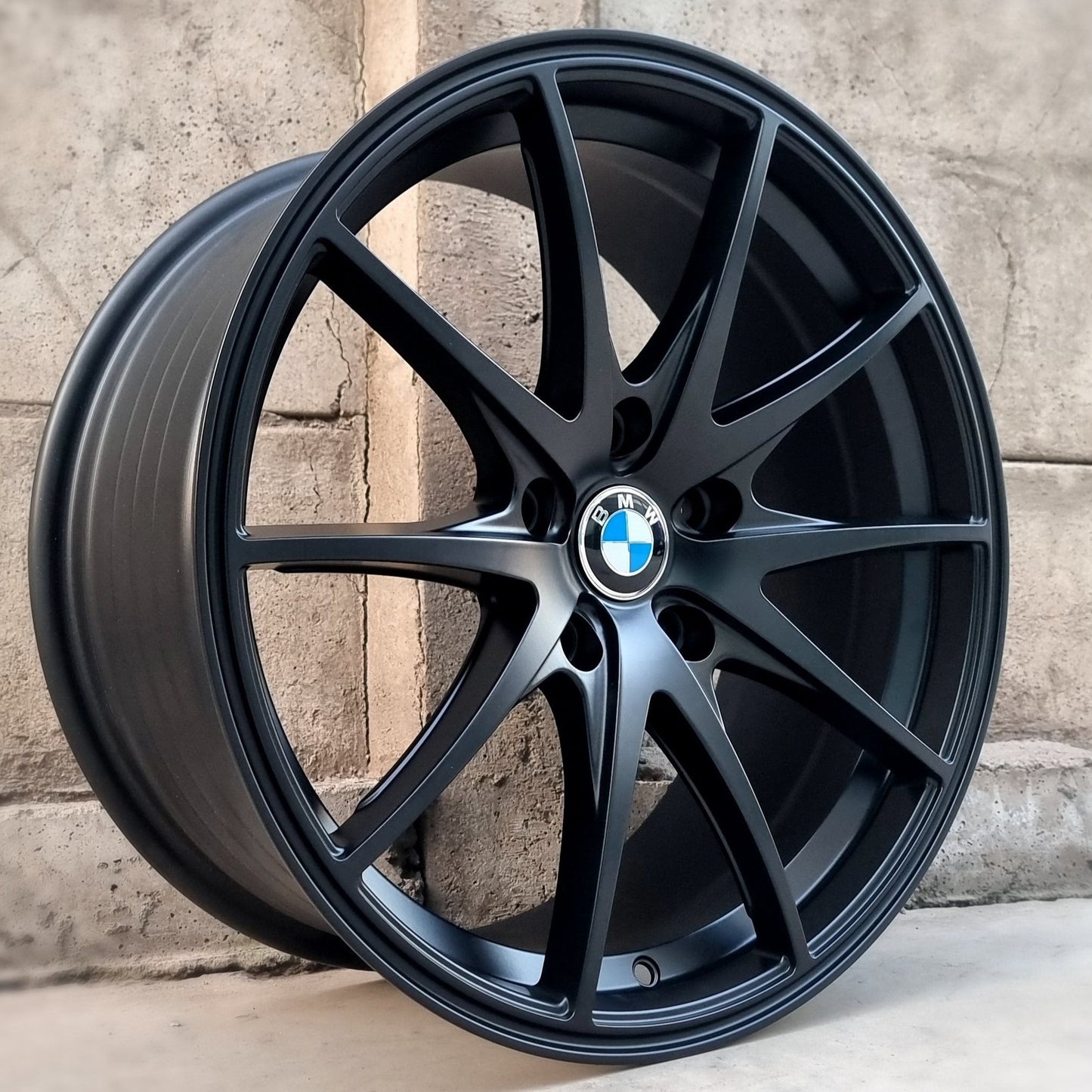 SET DE LLANTAS BMW MONTADA. Aro 18 - 5x120. .Color Negro Mate .(-).