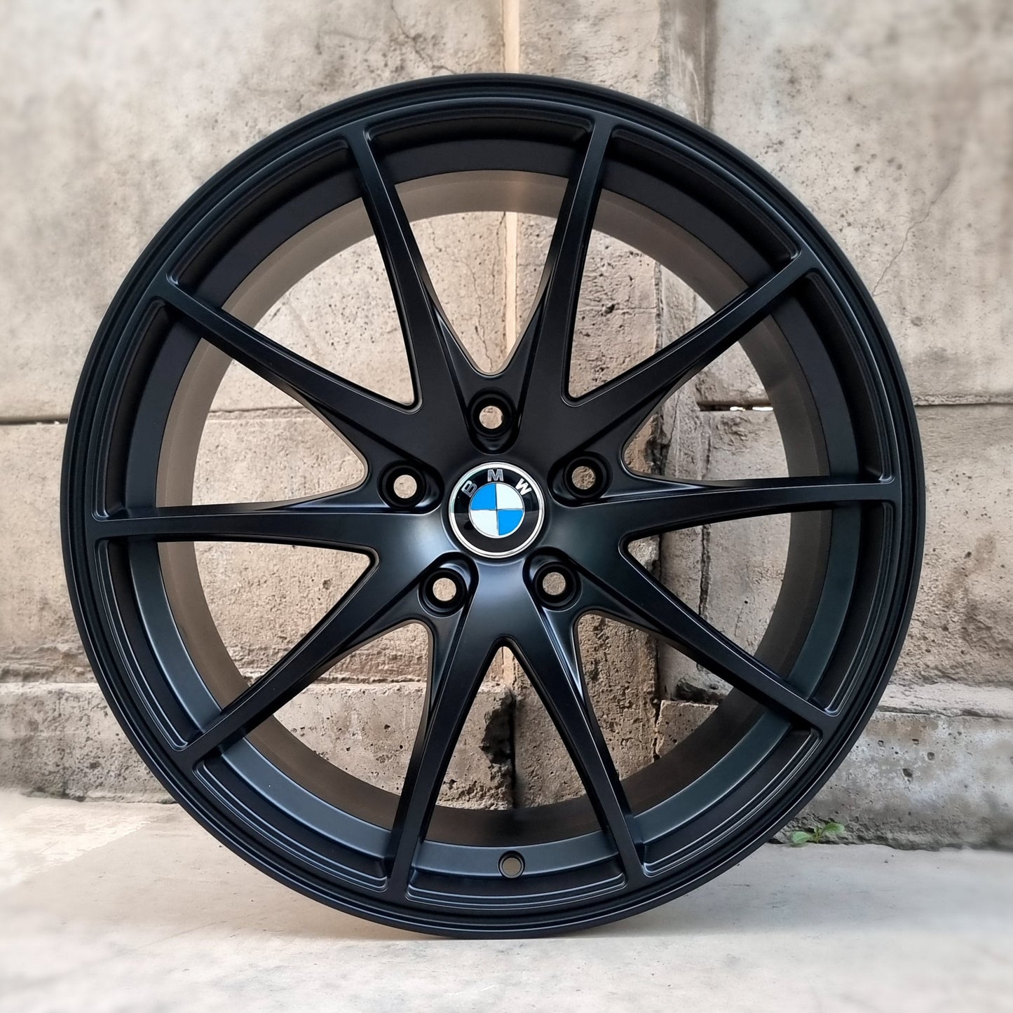 SET DE LLANTAS BMW MONTADA. Aro 18 - 5x120. .Color Negro Mate .(-).