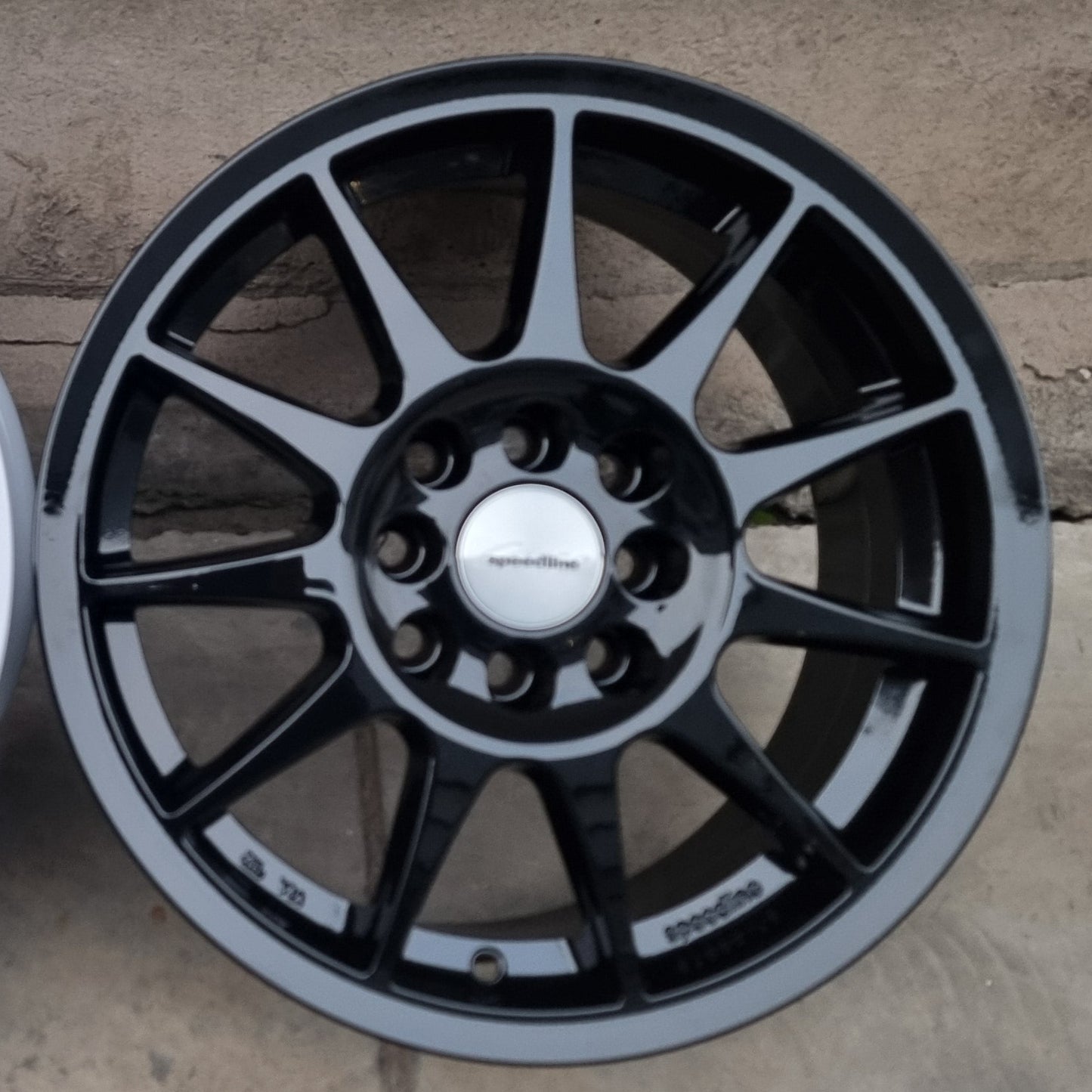 SET DE LLANTAS MODELO MR. Aro 15-4x100, 4x114 .Color Negro Brillante .(MR).