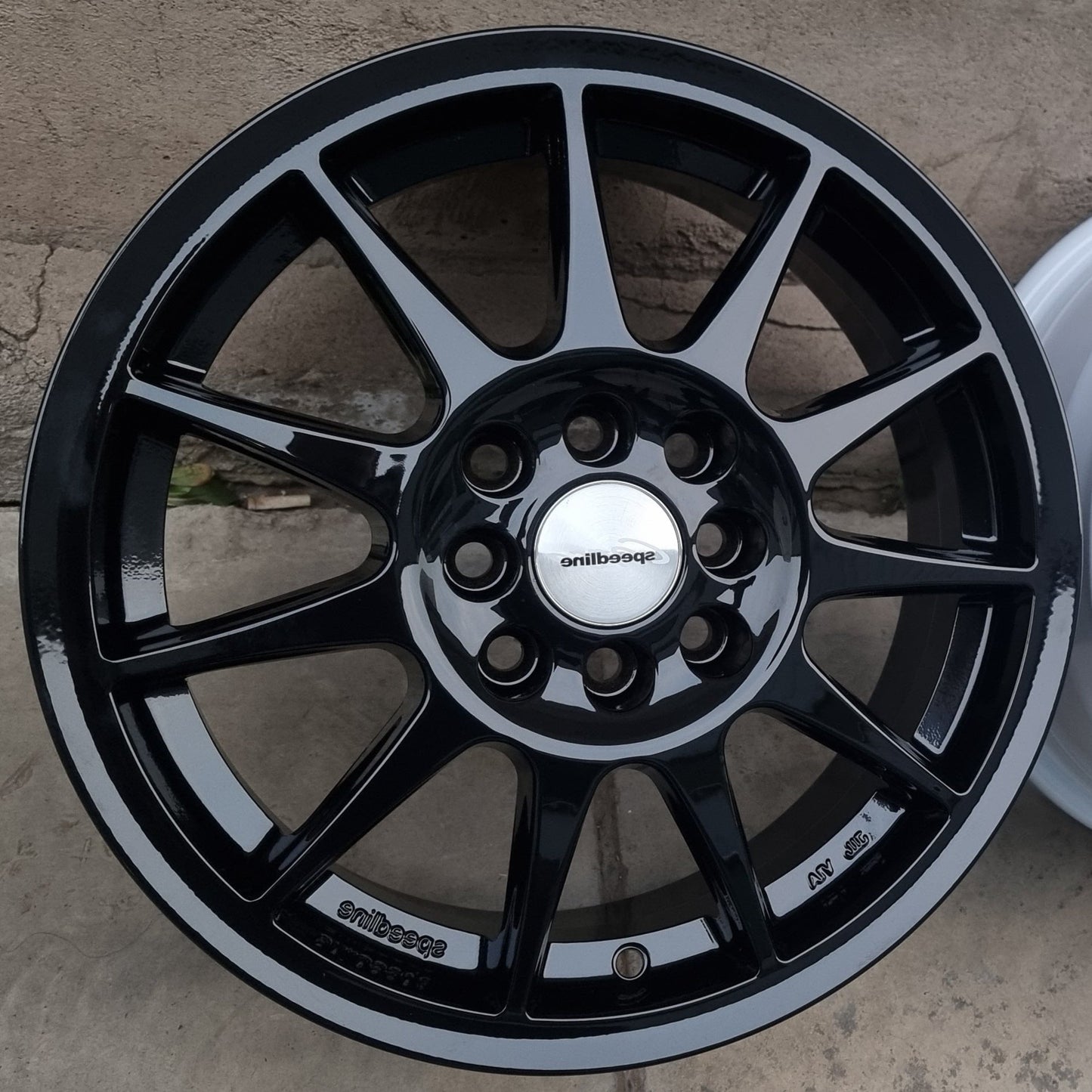 SET DE LLANTAS MODELO MR. Aro 15-4x100, 4x114 .Color Negro Brillante .(MR).