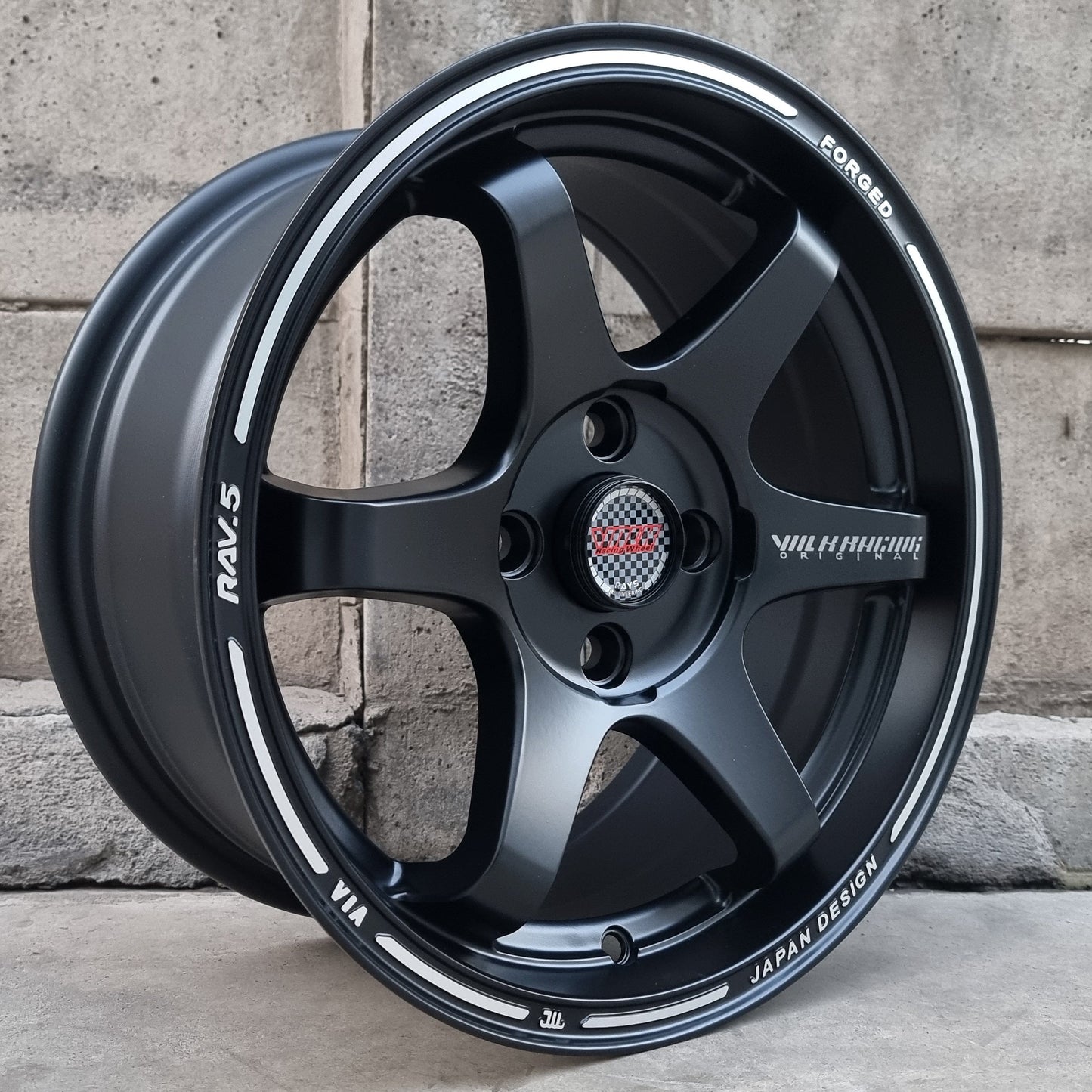 SET DE 4 LLANTAS VOLK TE37. Aro 15 - 4x100. Color Negro Brillante Linea Cromada (FF0013)